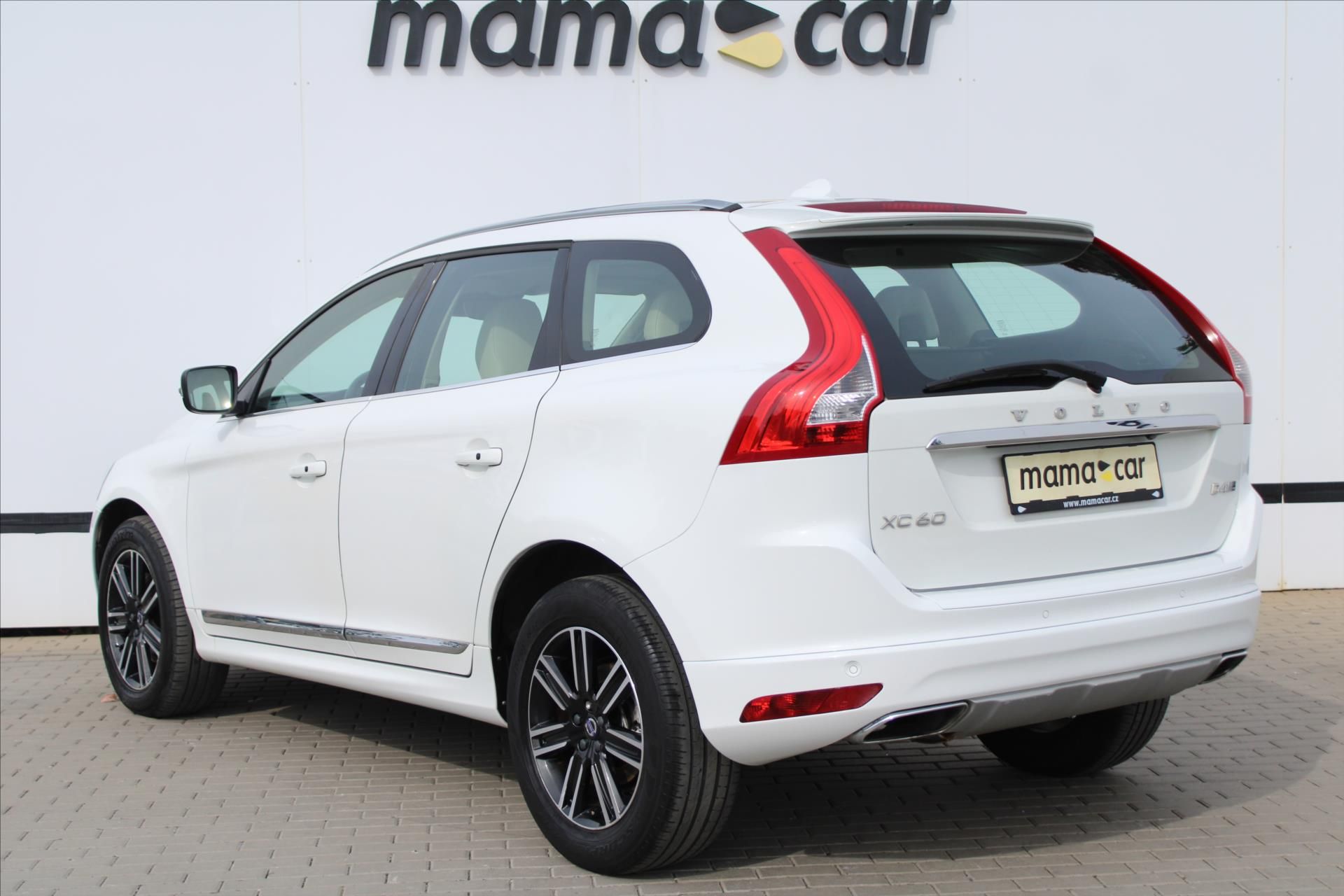 Volvo XC60, 2.4 D4 140kW SUMMUM - fotka 5