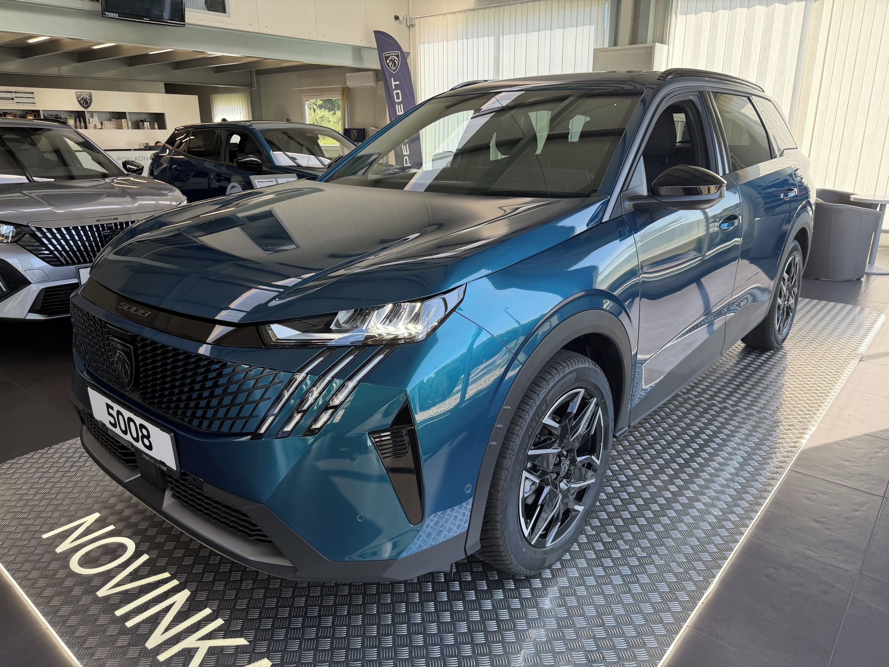 Peugeot 5008, BUSINESS Hybrid 145 e-DCS