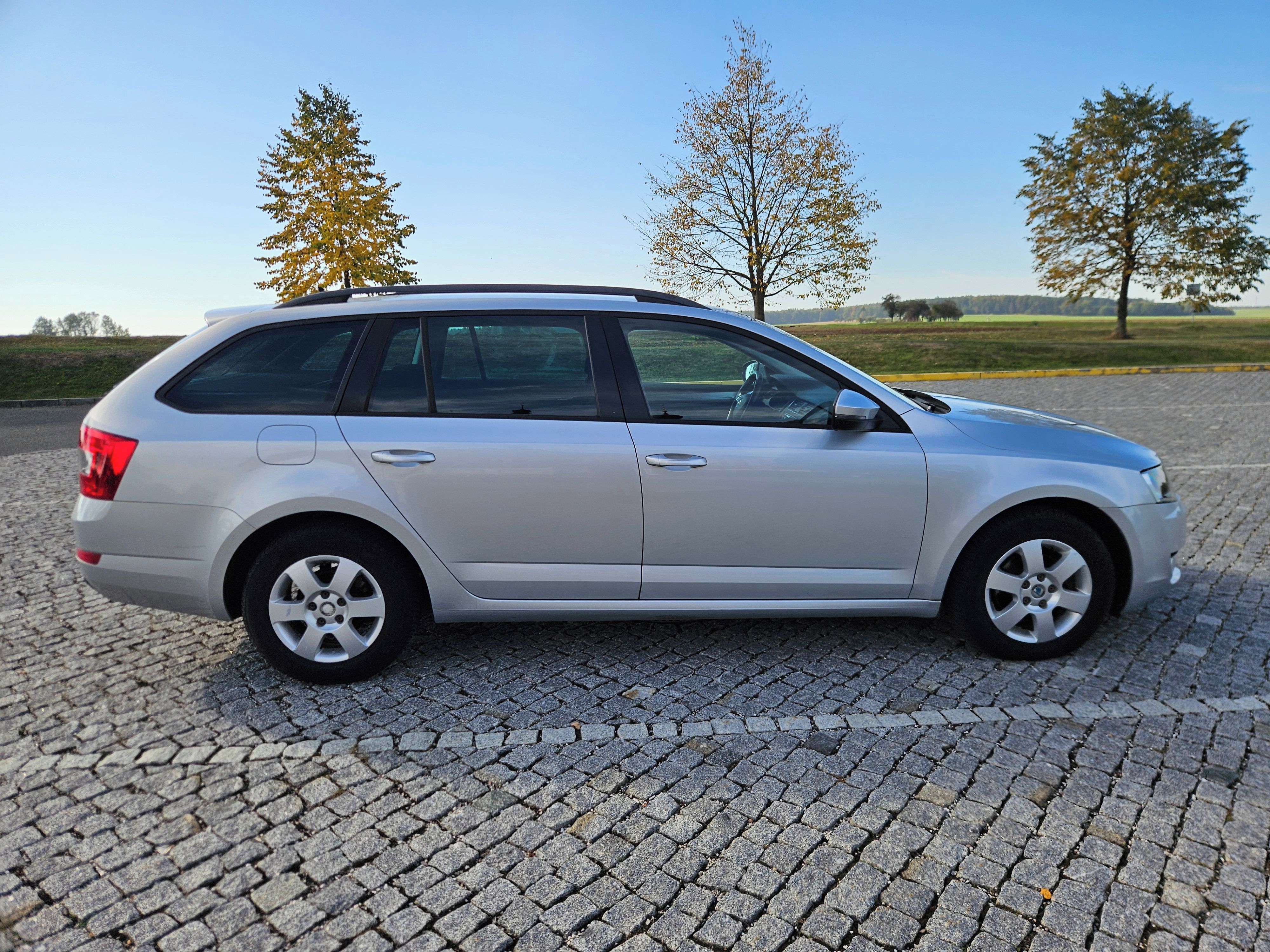 Škoda Octavia, 1.6 TDI 81KW, SUPER VÝBAVA - fotka 6
