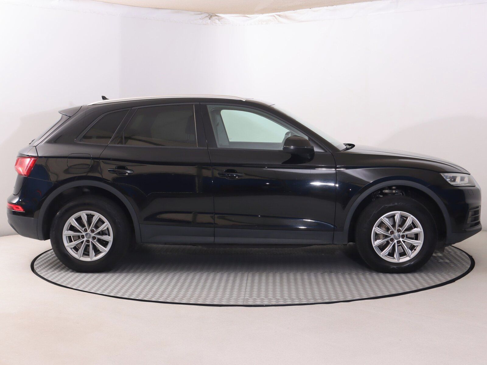 Audi Q5, 2.0 TDI, basis, 4X4, Automat - fotka 6