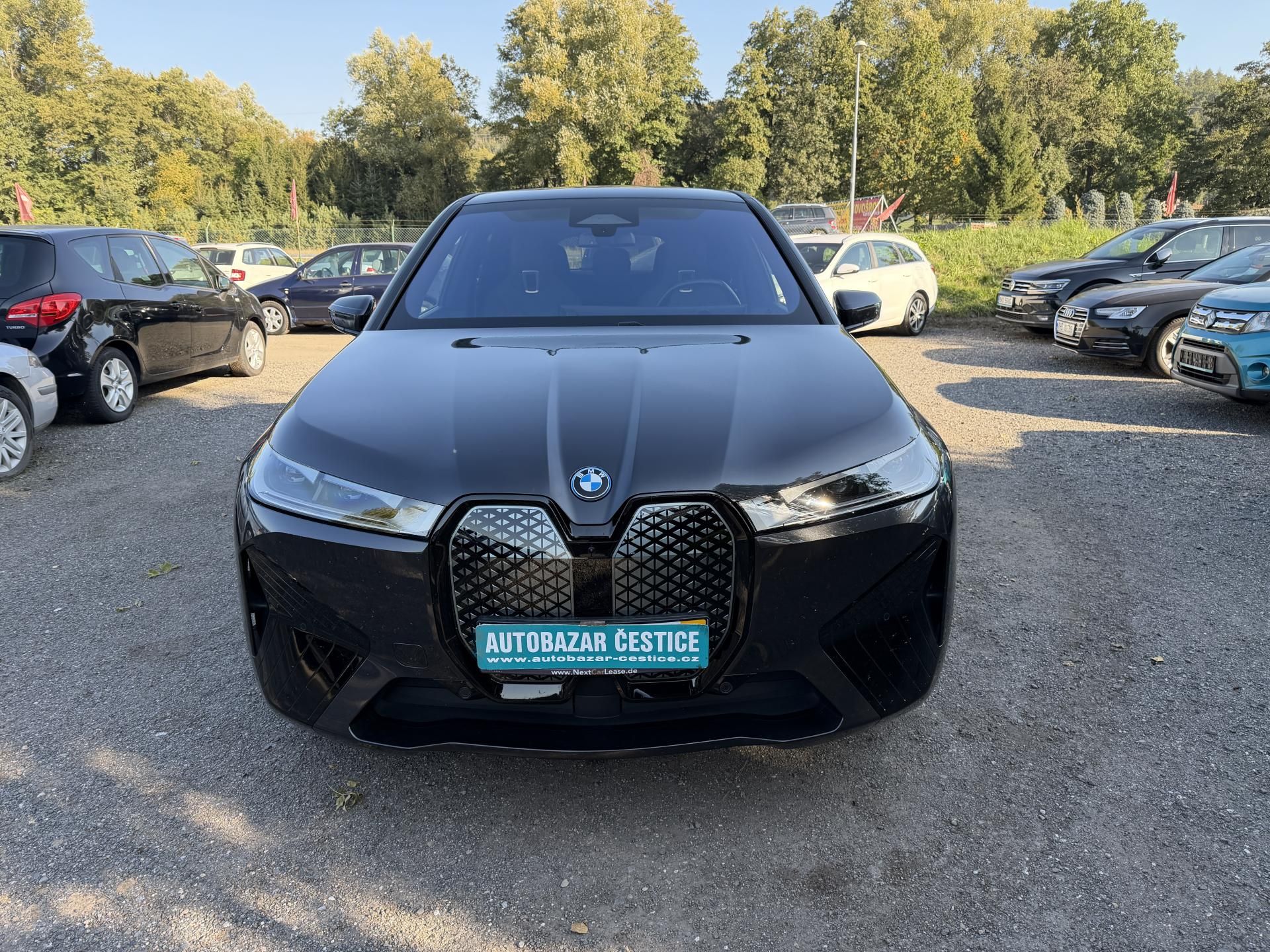 BMW iX, xDrive40 SPORT H&K SkyLounge - fotka 2