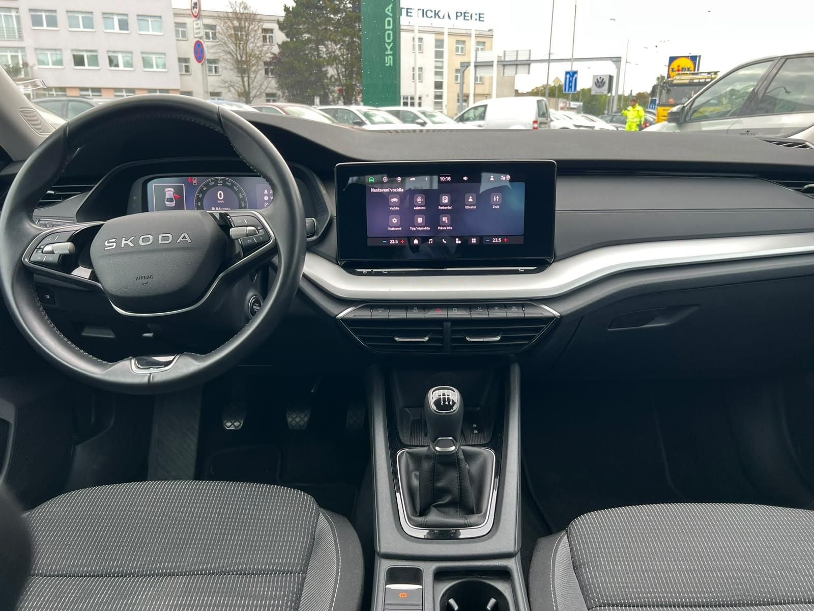 Škoda Octavia, TOP SELECTION 1,5 TSI 110kW - fotka 5