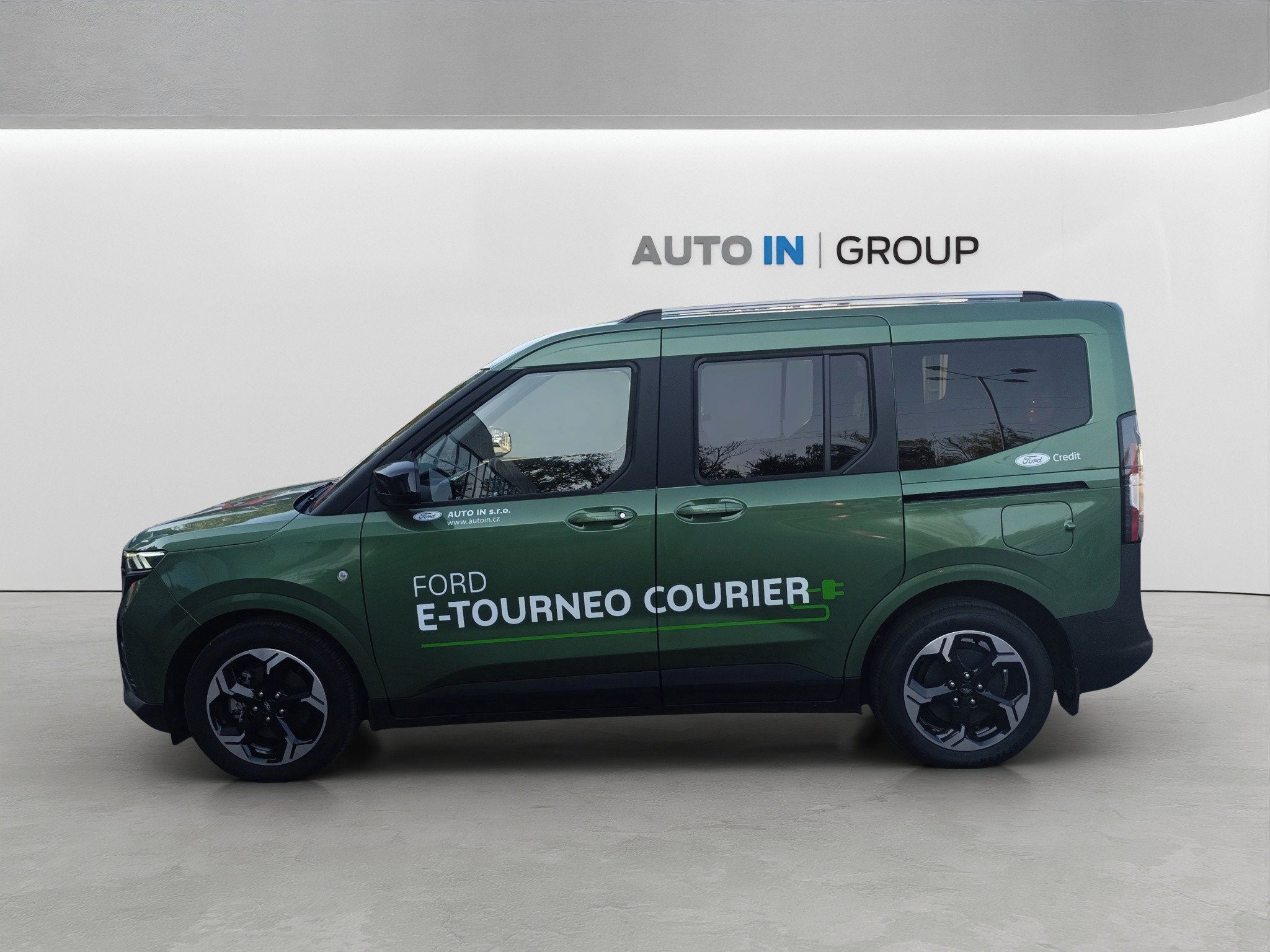 Ford Tourneo Courier, TOURNEO TITANIUM 43 kWh - fotka 3
