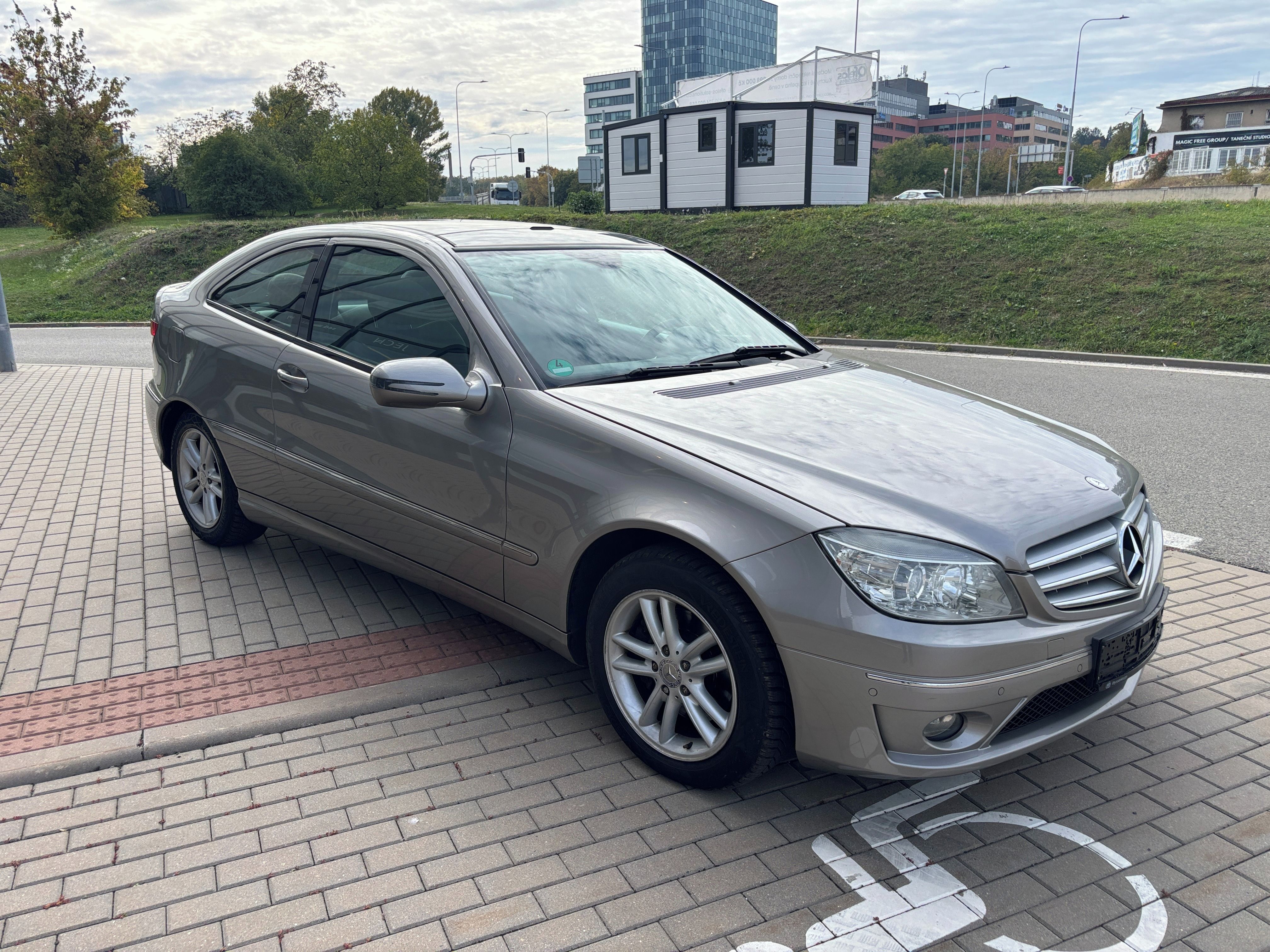 Mercedes-Benz Třídy C, CLC 200 Kompressor Panorama - fotka 4