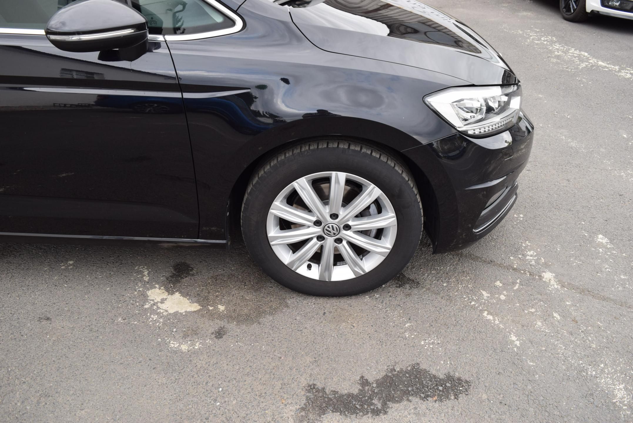 Volkswagen Touran, 1.4TSI 110kw 7MÍST HIGHLIN TAŽ - fotka 5