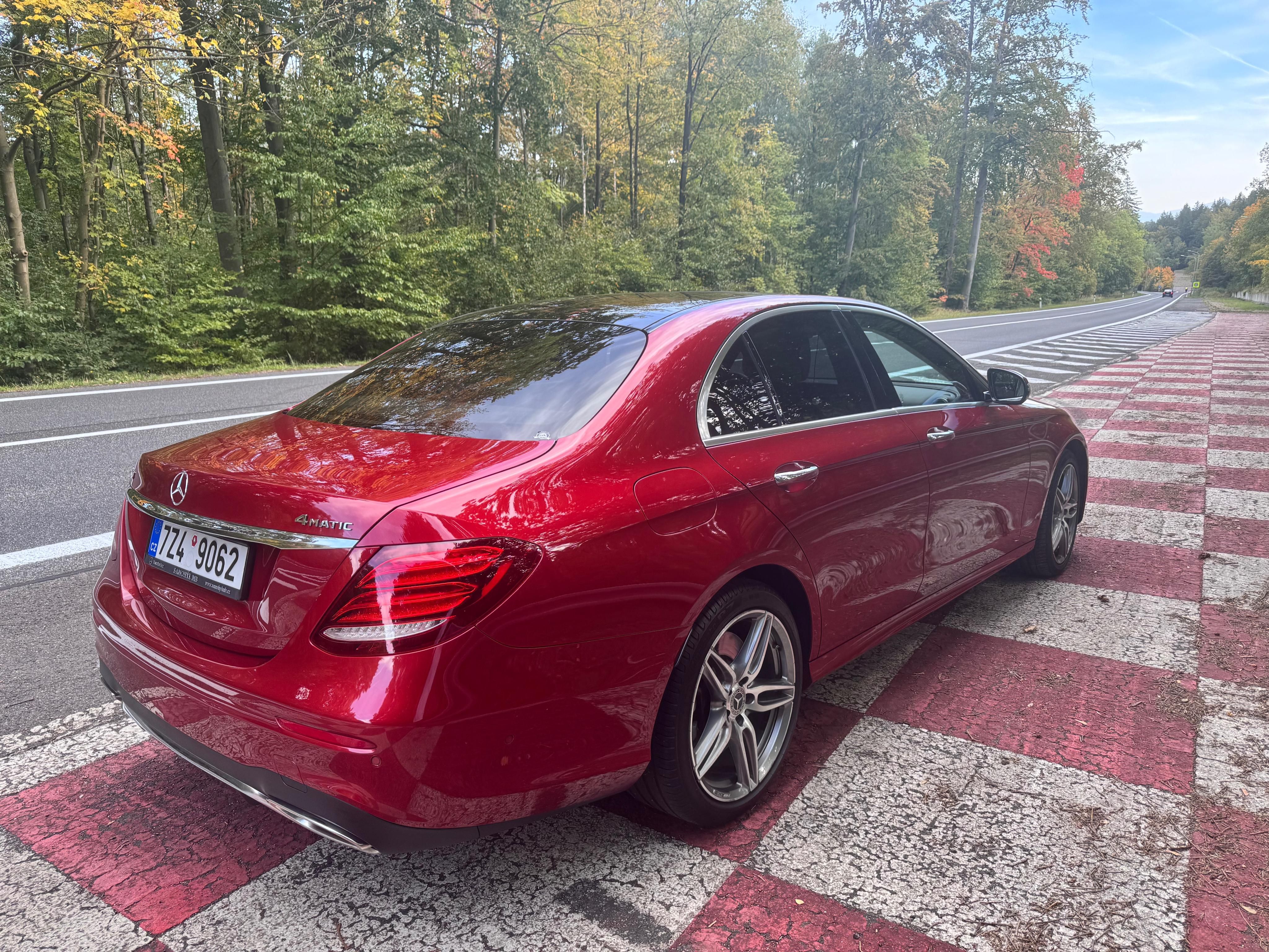 Mercedes-Benz Třídy E, Mercedes-Benz E400 Manufaktur - fotka 4