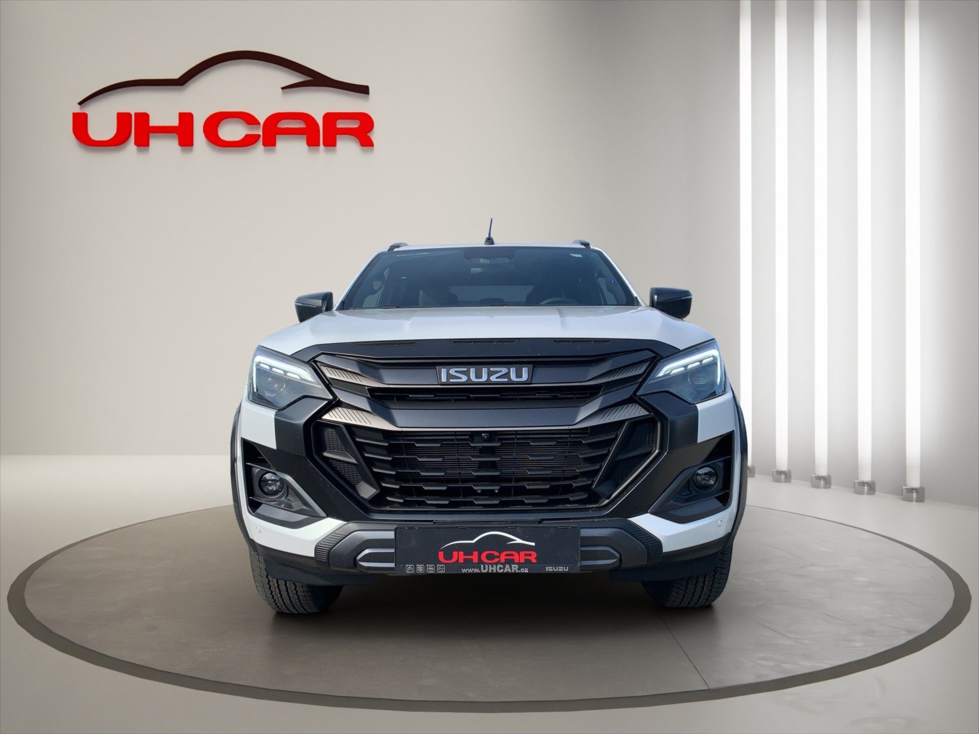 Isuzu D-Max, 2,2 D 4x4 AT8  DC V-CROSS 163k - fotka 2