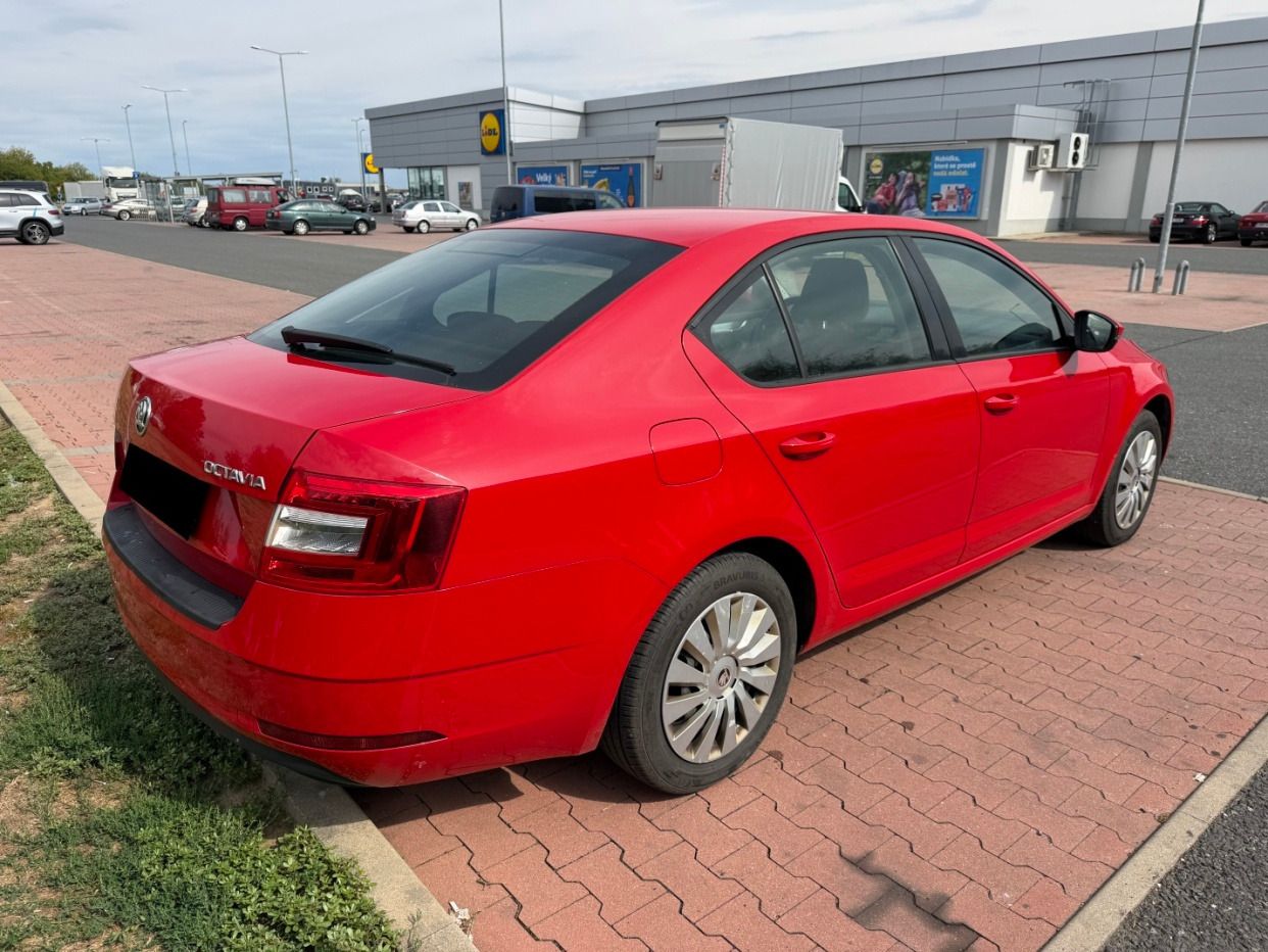 Škoda Octavia, 1.6TDi Liftback, Facelift, taž - fotka 3