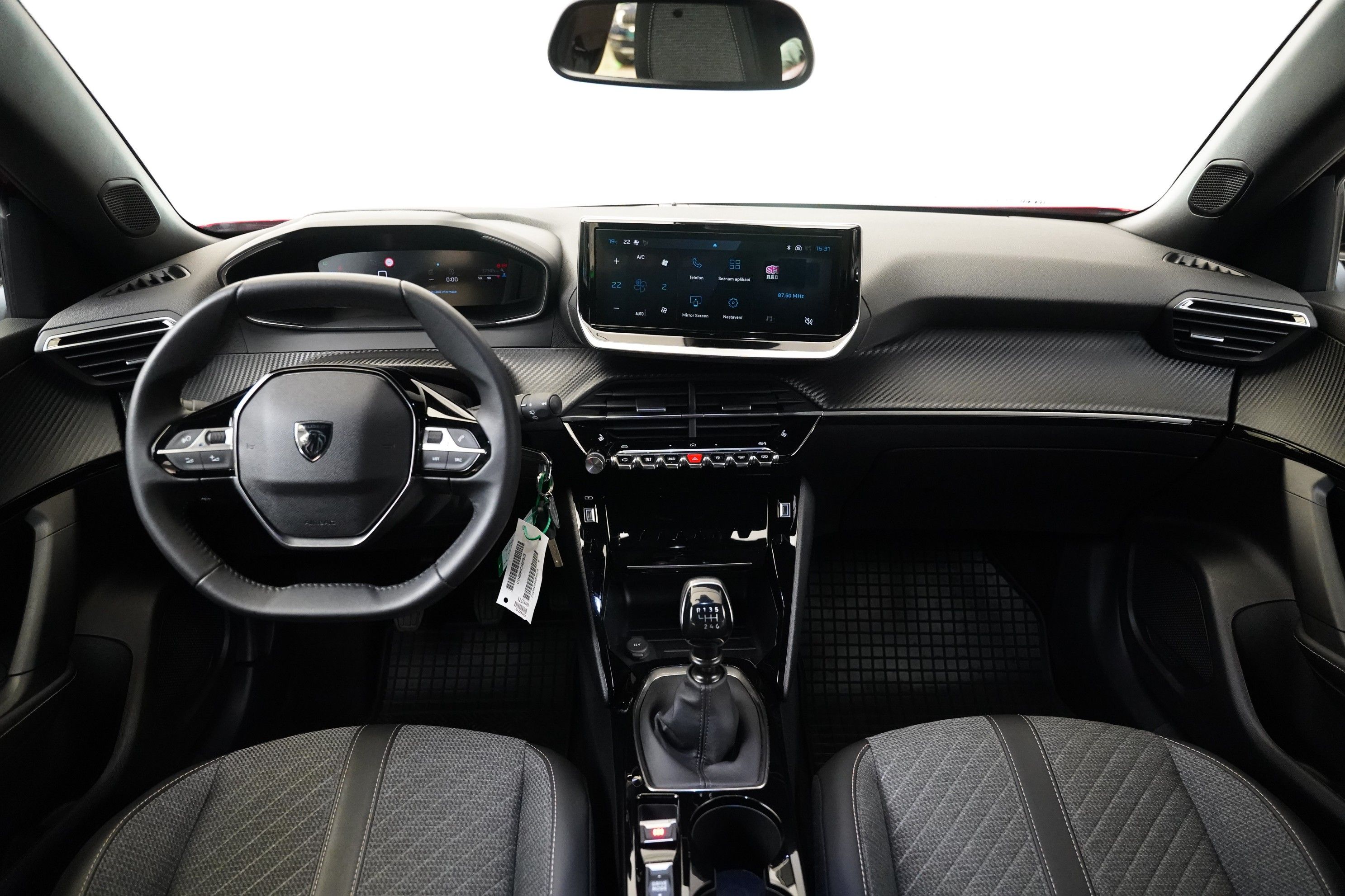 Peugeot 2008, 1.2 PureTech 74 kW ALLURE - fotka 5