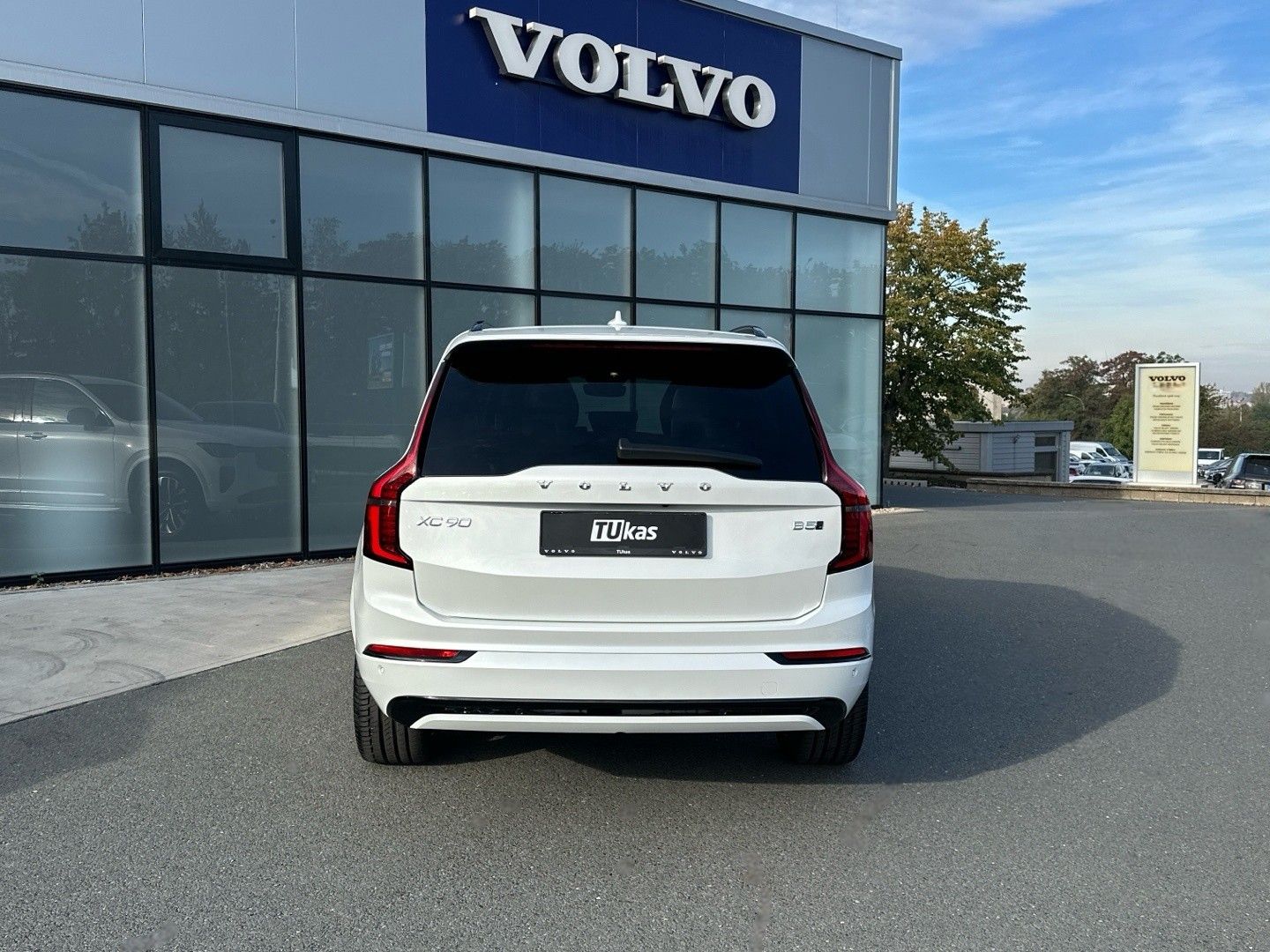 Volvo XC90, 2.0B5 184kW 4x4  PLUS DARK - fotka 5