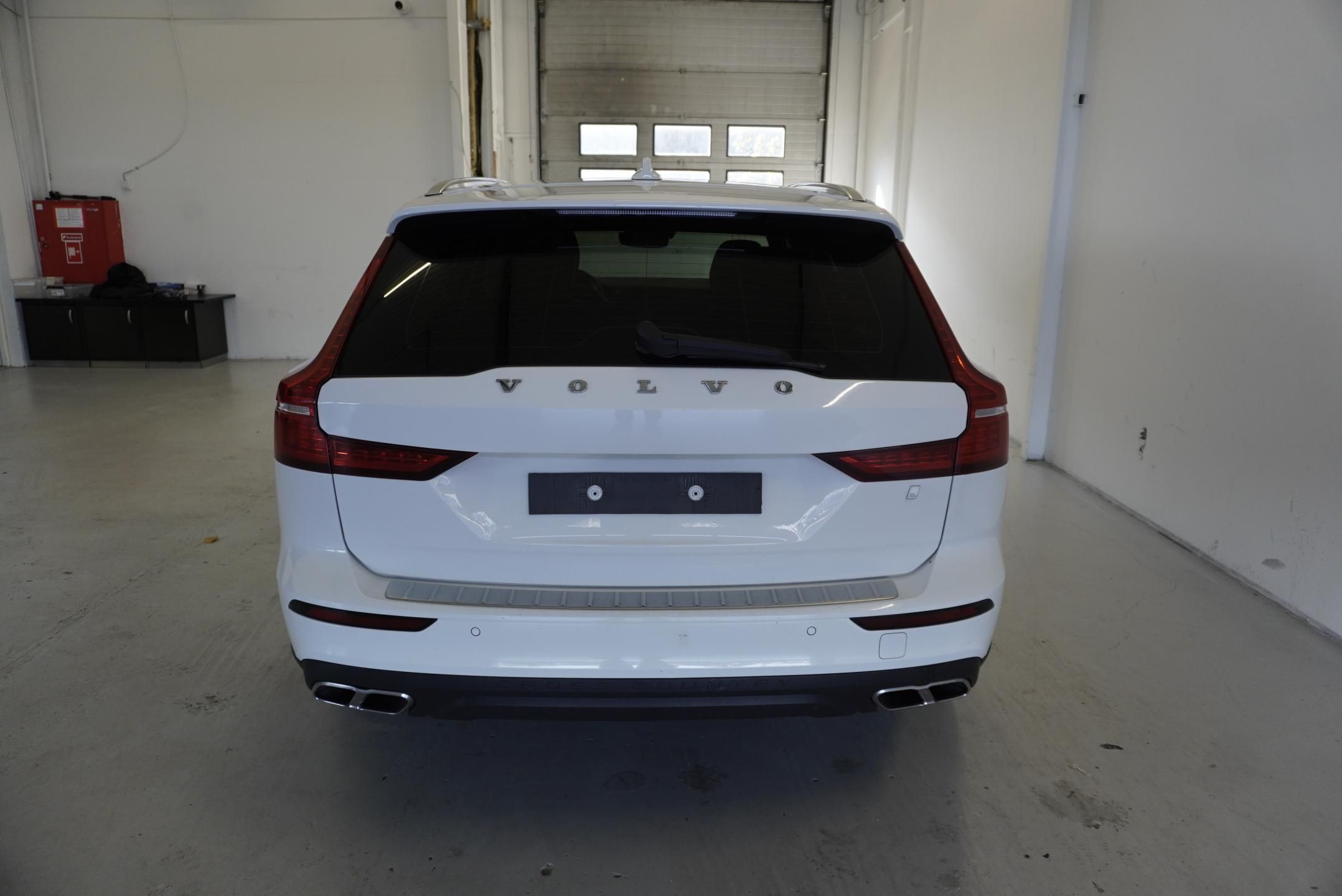Volvo V60, CROSS COUNTRY 2,0 D4 AWD AUT. - fotka 6