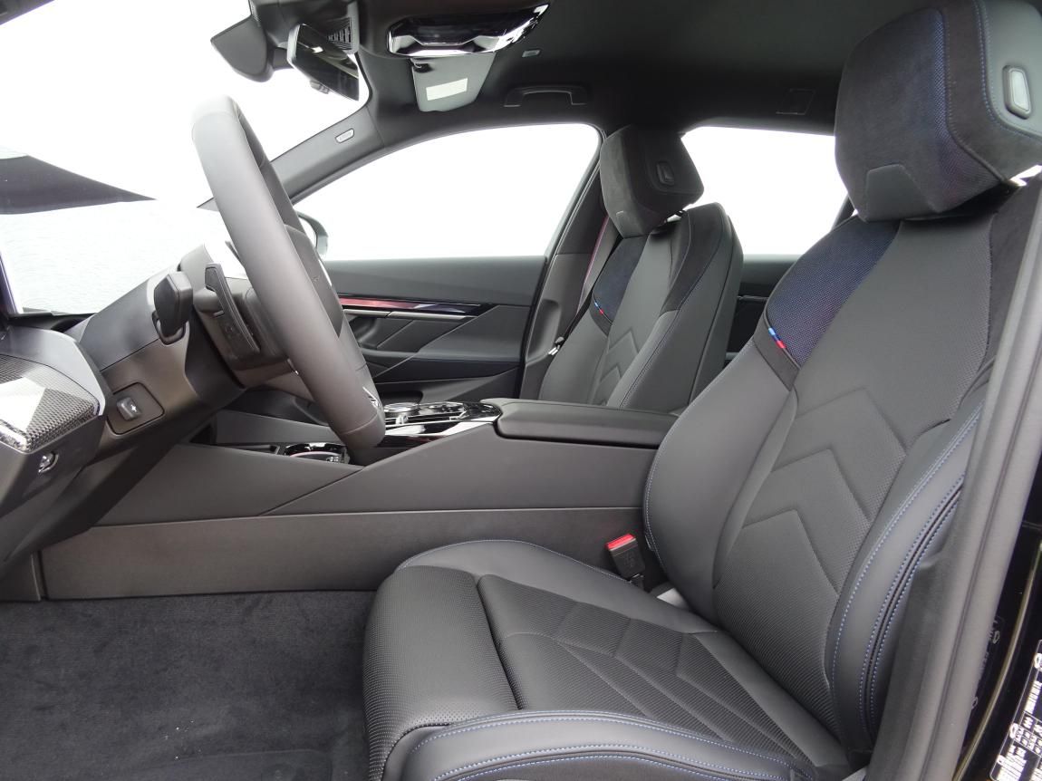 BMW Řada 5, 530e xDrive Touring - fotka 2