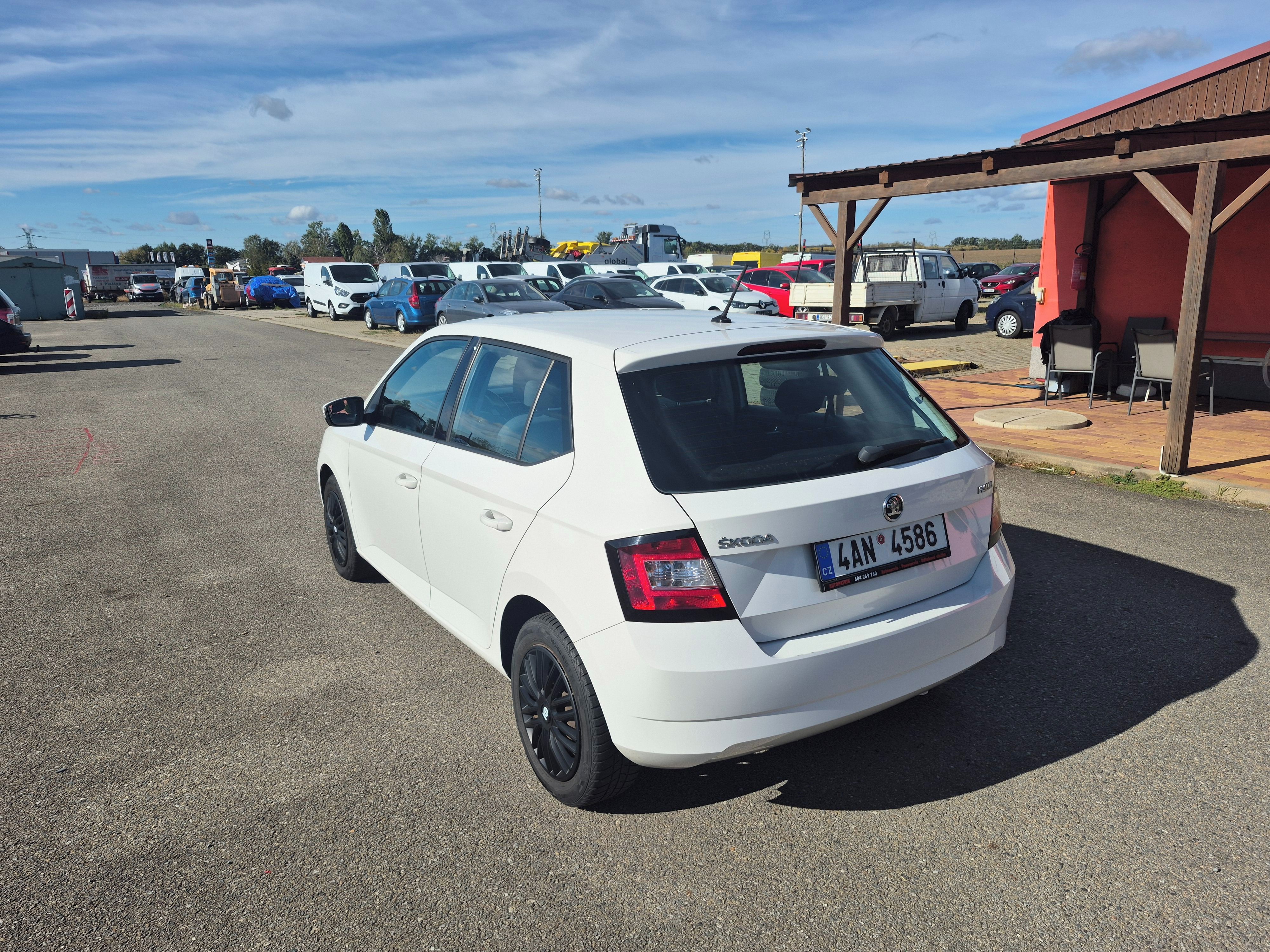 Škoda Fabia, 1,0i, 44kW, klima - fotka 5