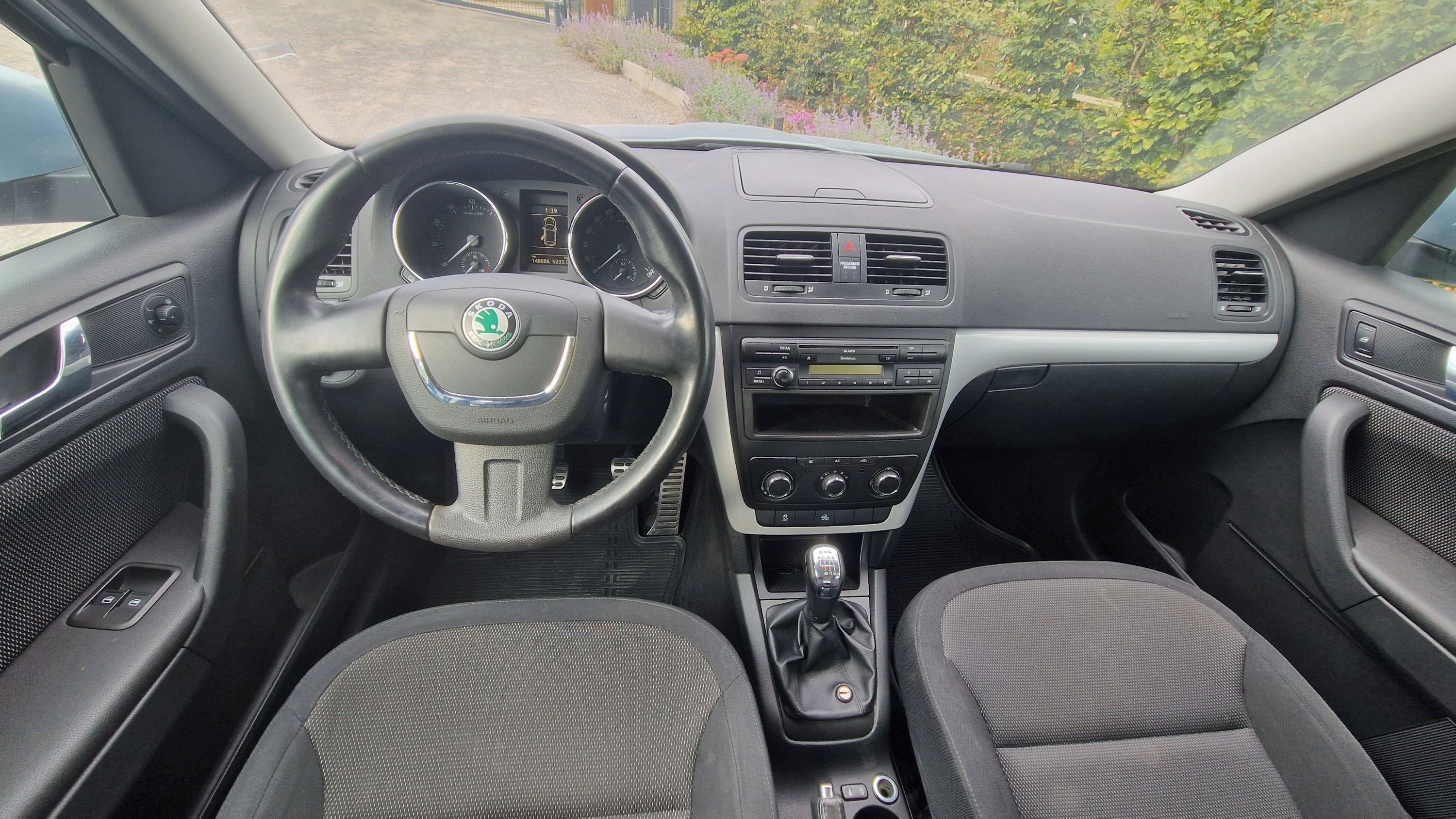 Škoda Yeti, 1,8Tsi 4x4 - 2MAJ,PO SERVISU - fotka 6