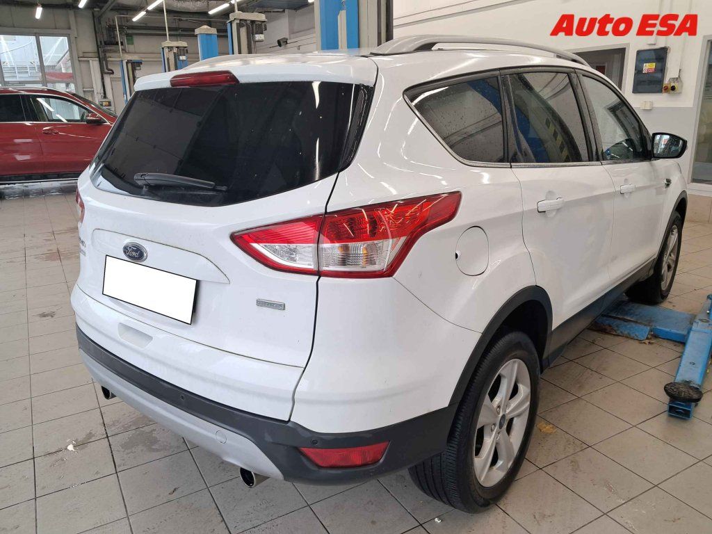 Ford Kuga, 1.5 i,2.maj,ČR - fotka 2