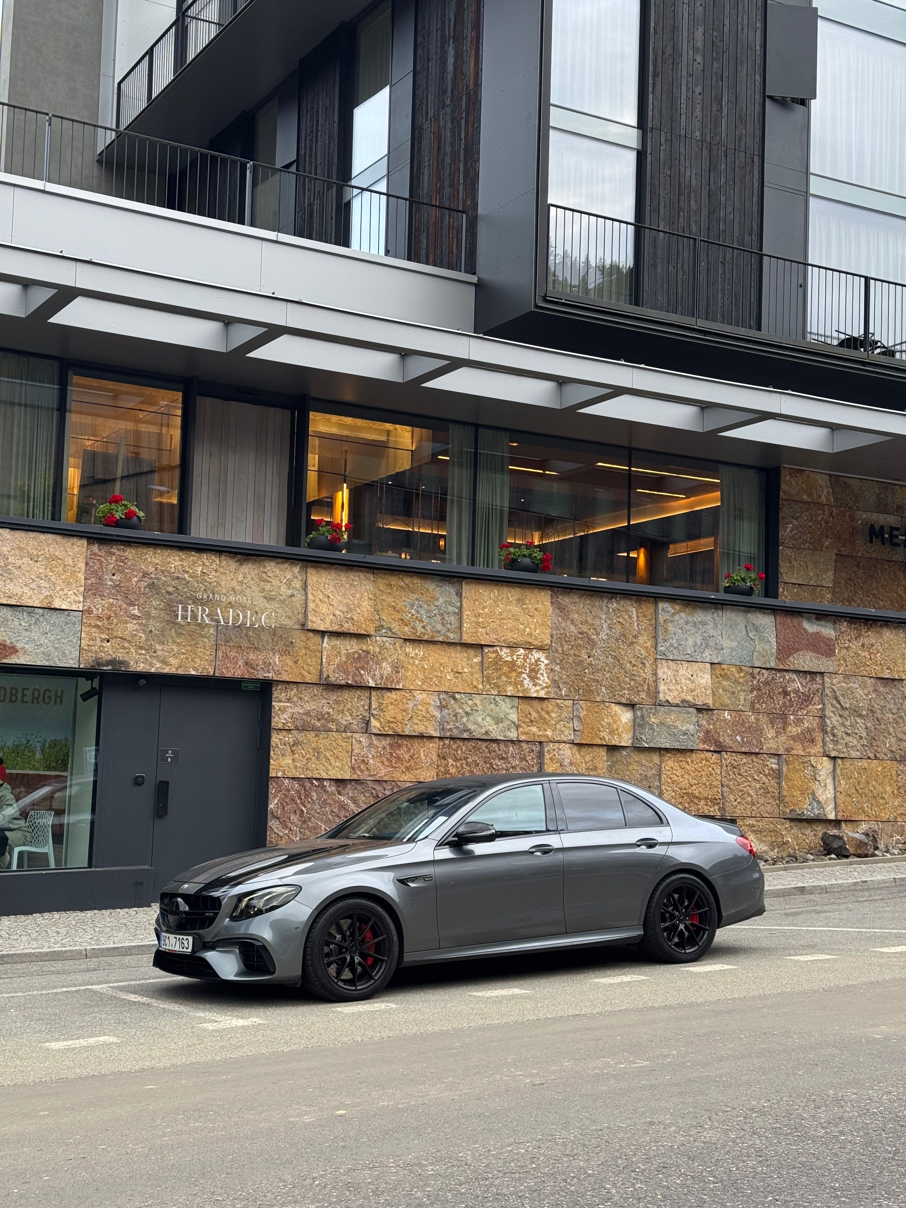 Mercedes-Benz Třídy E, E63S 79tis km masáže , panorma - fotka 6