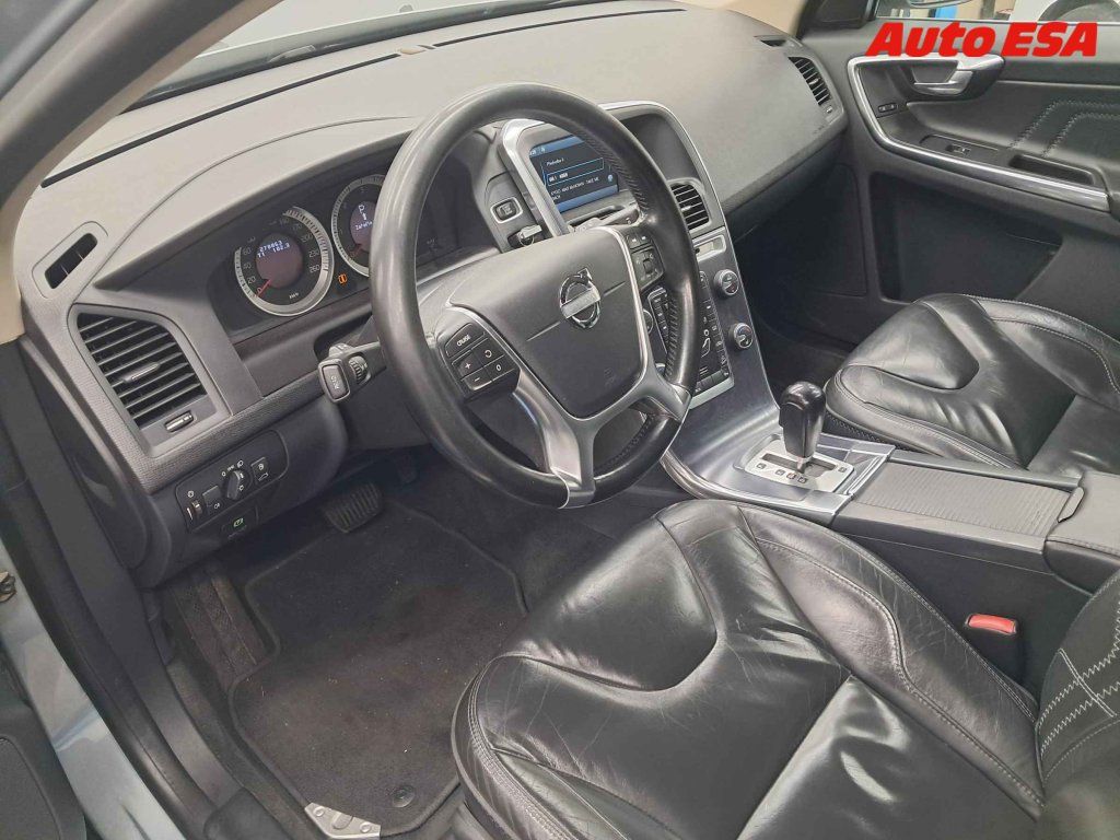 Volvo XC60, 2.4D5 4x4,ČR - fotka 3