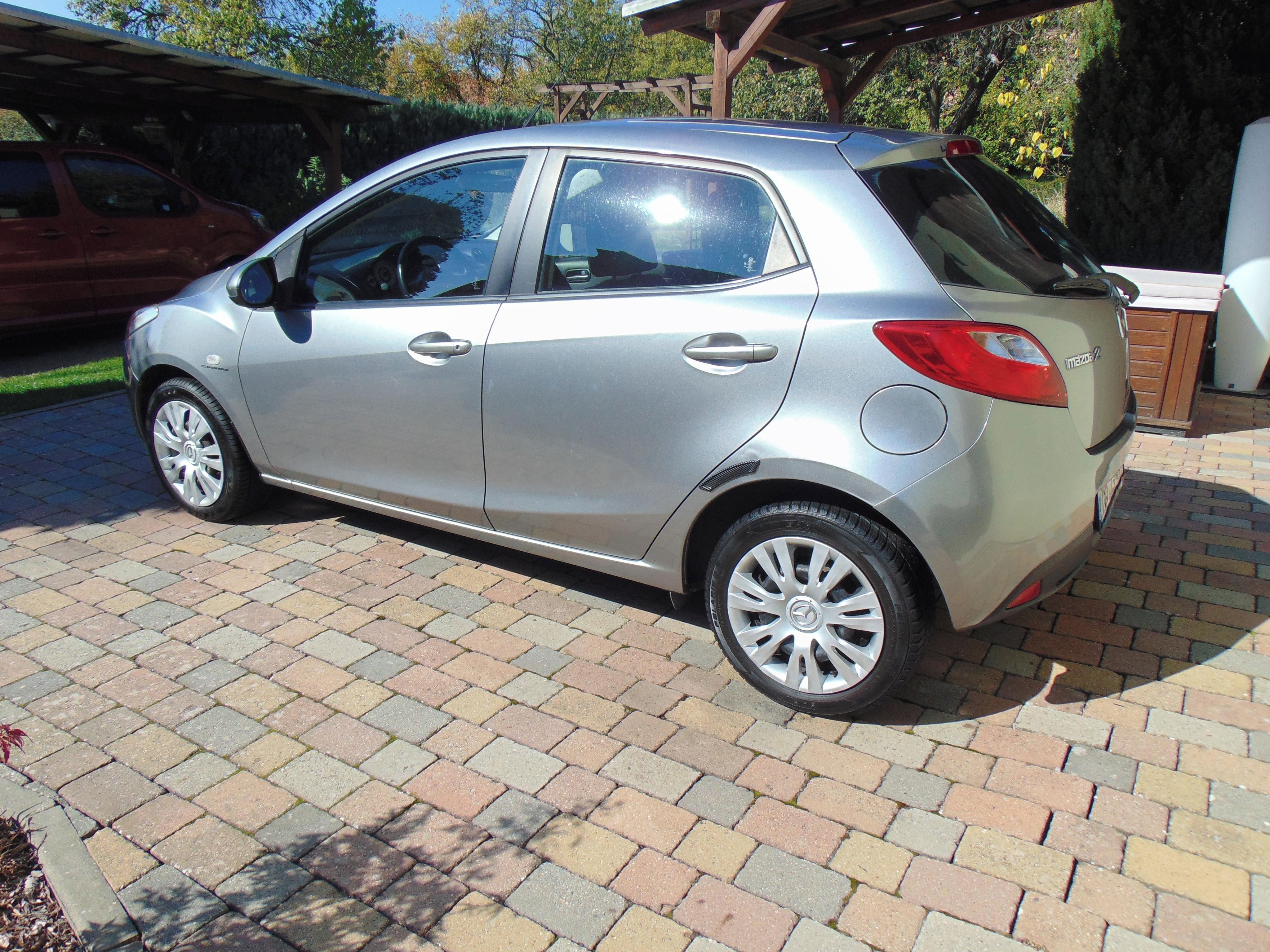 Mazda 2, najeto jen 74tis km po servisu - fotka 3