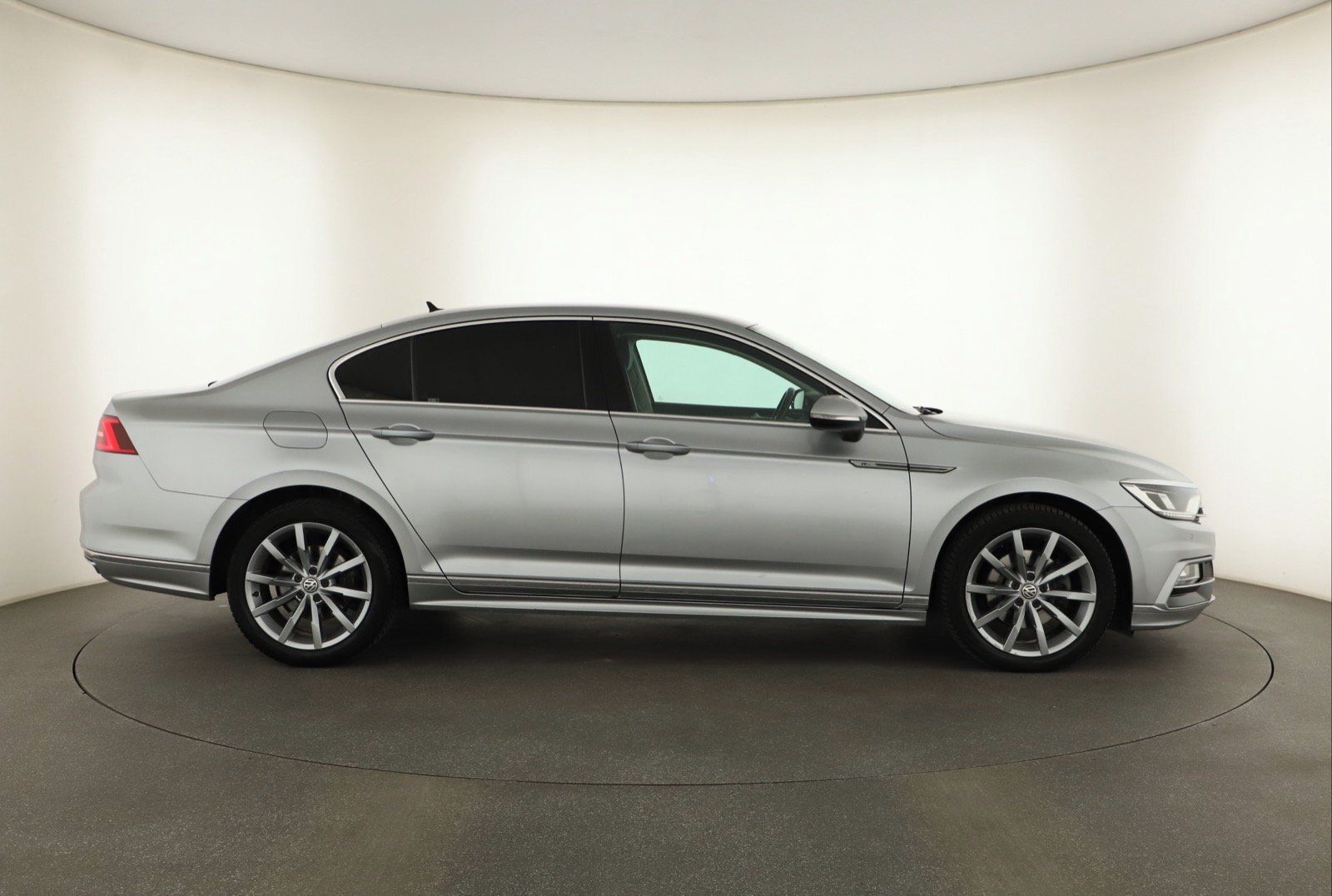 Volkswagen Passat, 2.0 TDI, R-Line, Automat, Kůže - fotka 6