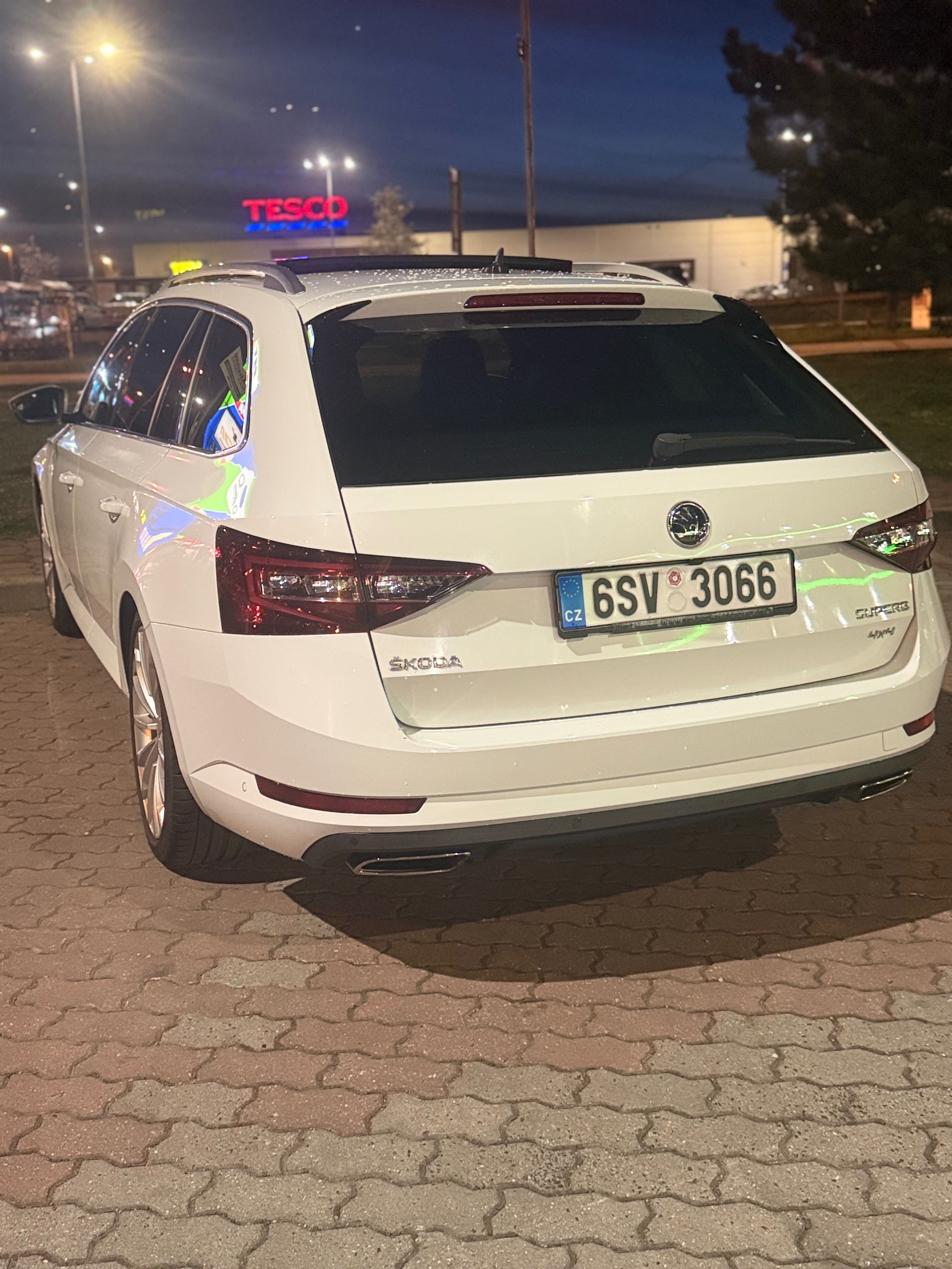 Škoda Superb, 2.0 TSI 4x4 DSG-webasto - fotka 4