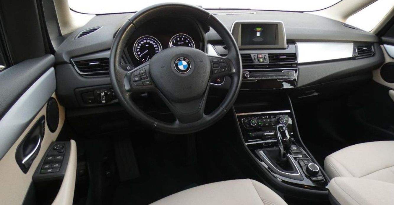 BMW Řada 2, Grand Tour 218i/ 7mist 103 kw - fotka 6