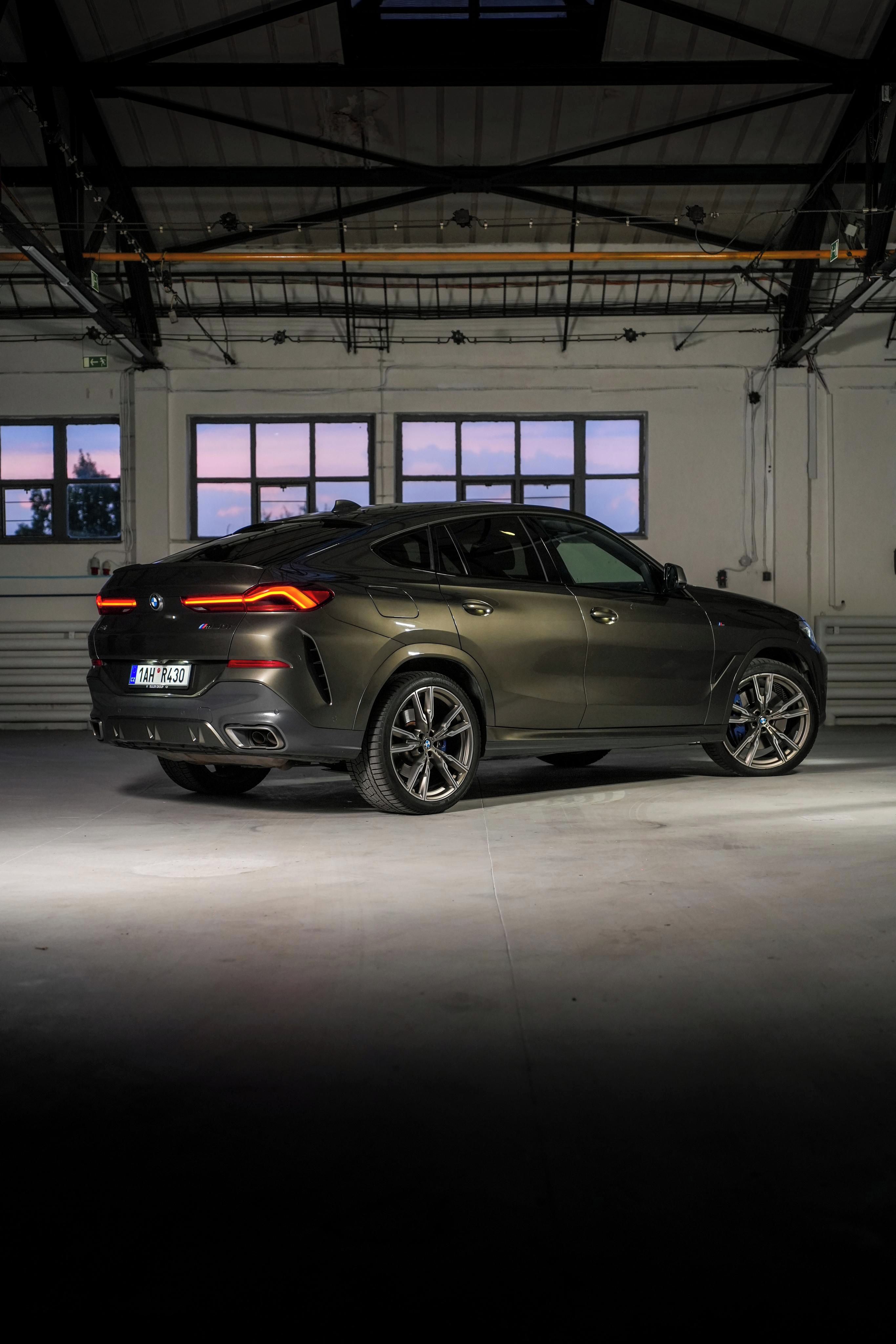 BMW X6, X6 M50i 4.4 Individual - fotka 3