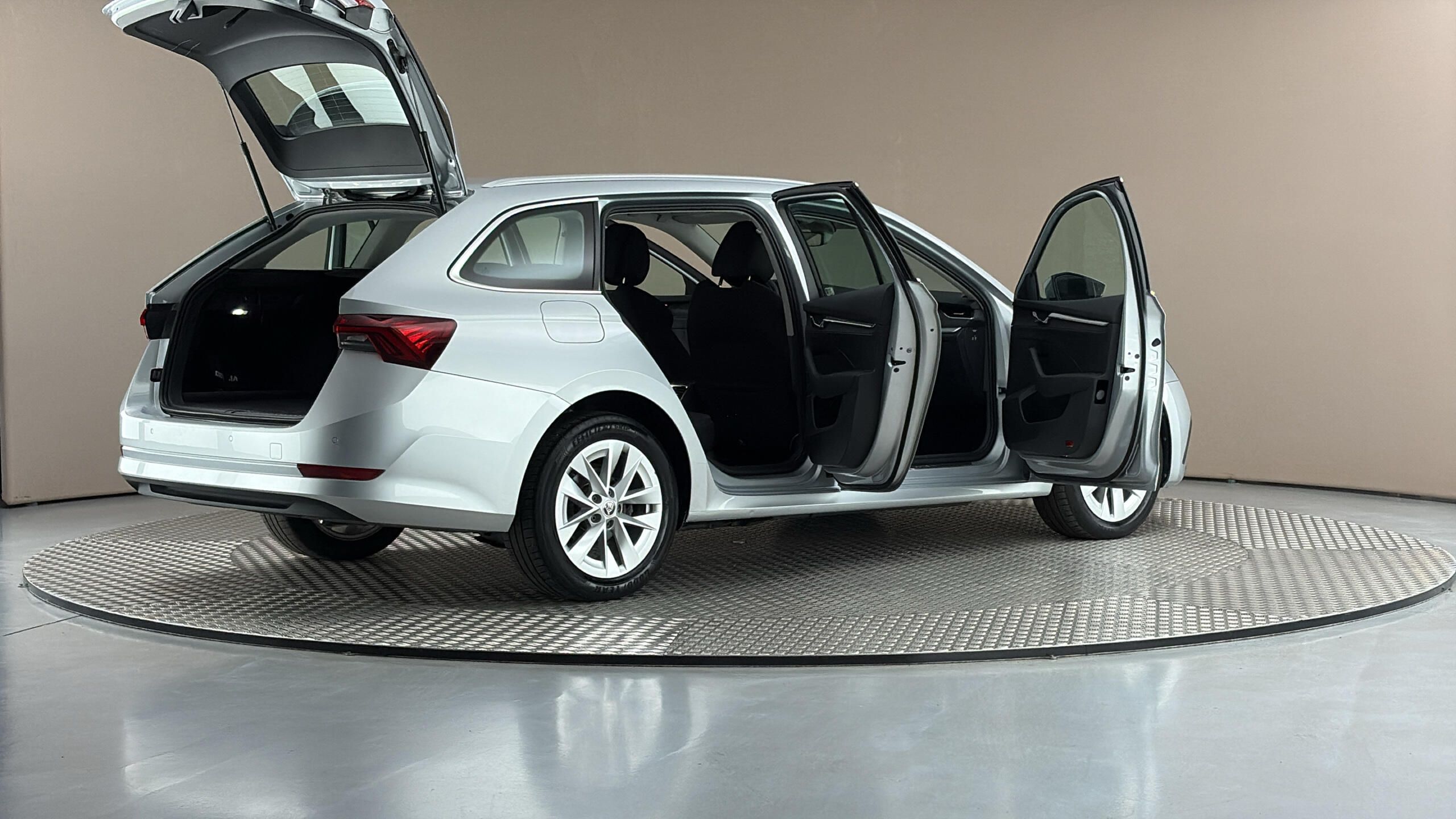 Škoda Octavia, 1.4 TSI iV DSG Style Combi - fotka 6