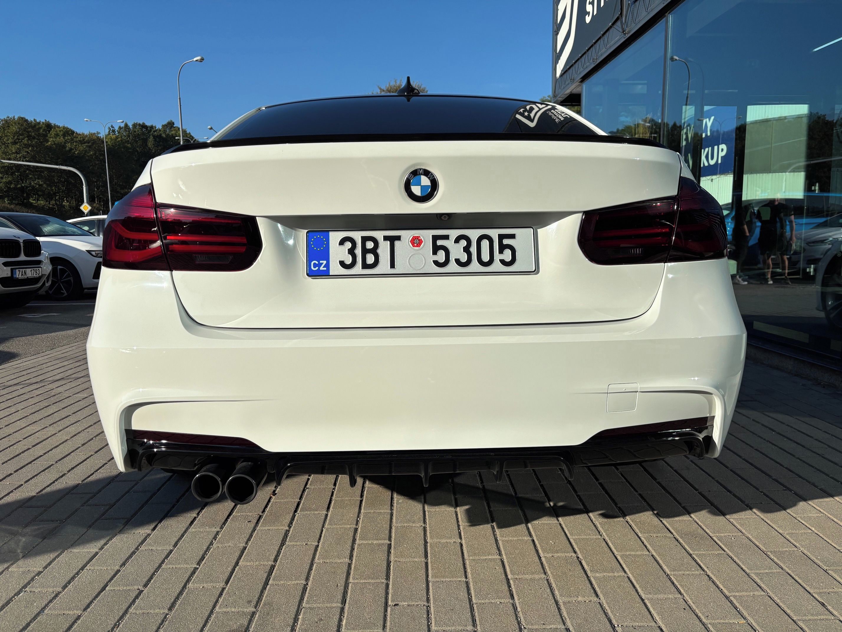 BMW Řada 3, 330i xDRIVE,M PAKET,málo KM - fotka 4