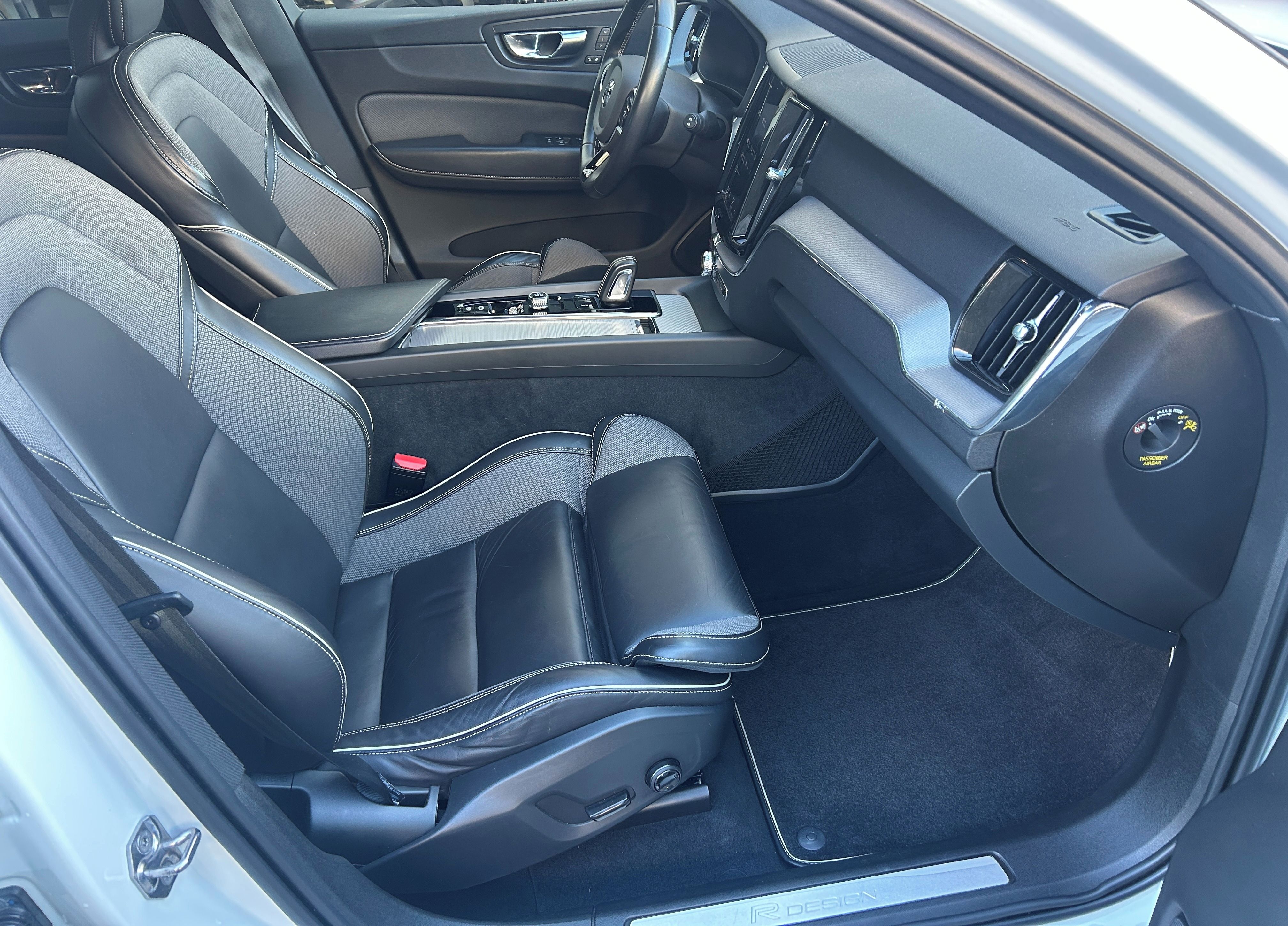 Volvo XC60, B4 AWD,ČR,SERVIS,TAŽNÉ,BLIS - fotka 6