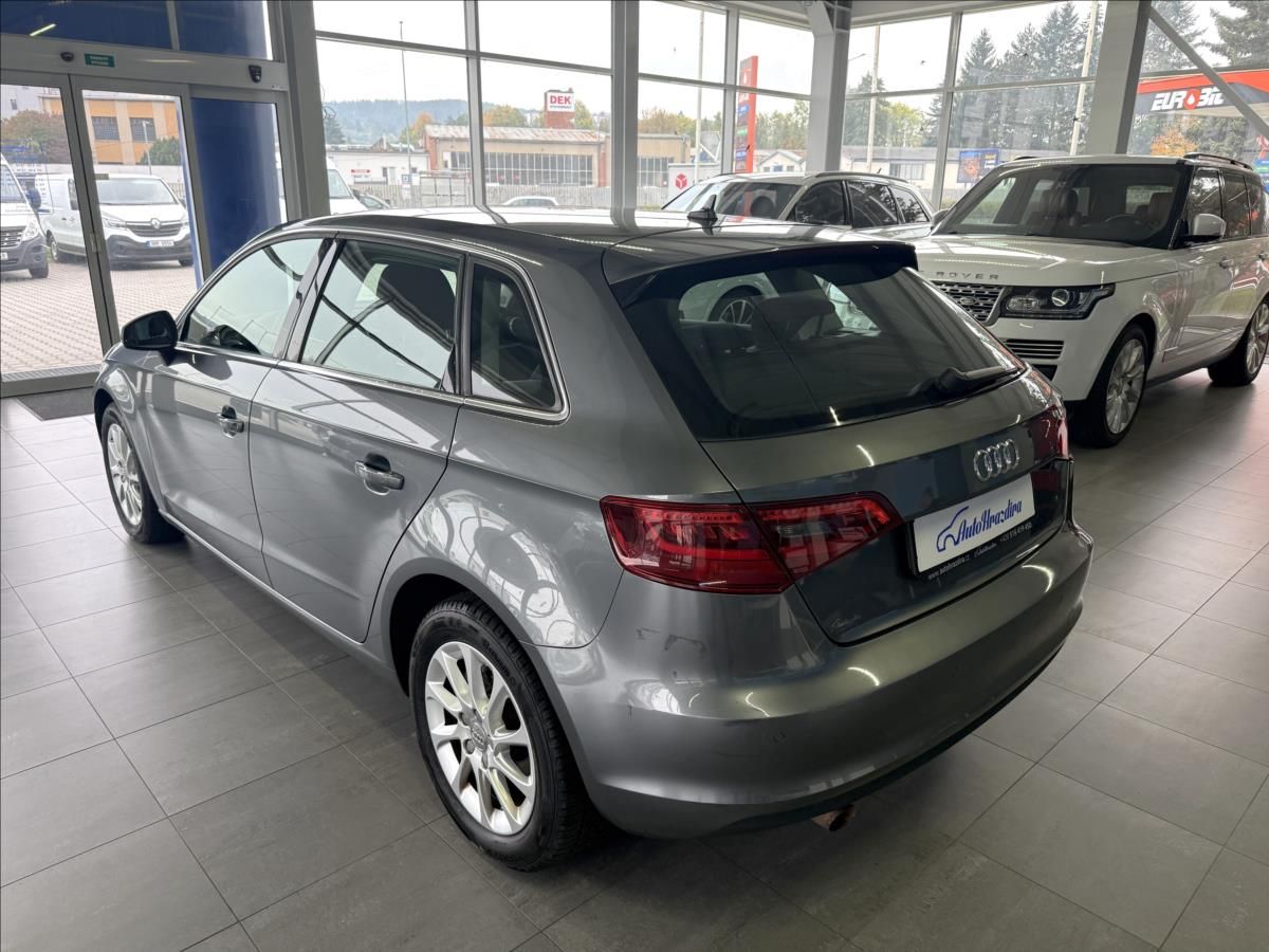Audi A3, 1,2   TFSI 81kW,ATTRACTION - fotka 4