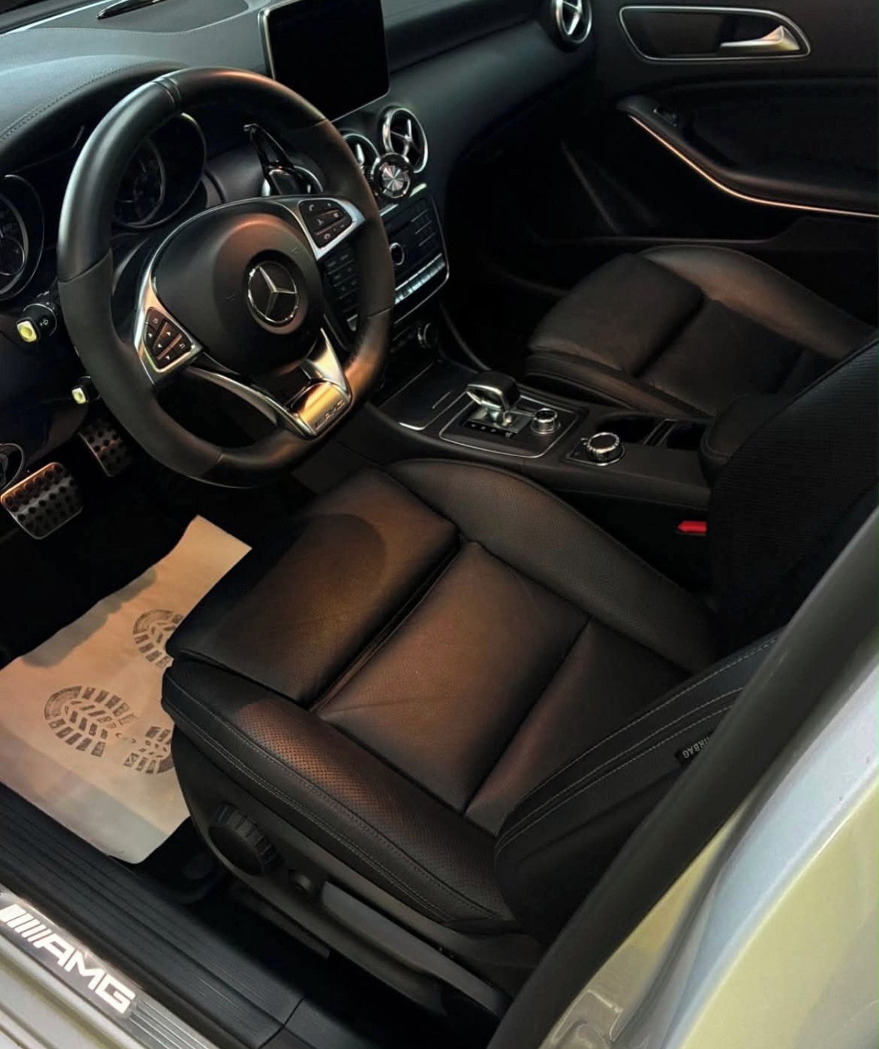 Mercedes-Benz Třídy A, Mercedes-Benz A45 AMG 4MATIC - fotka 5
