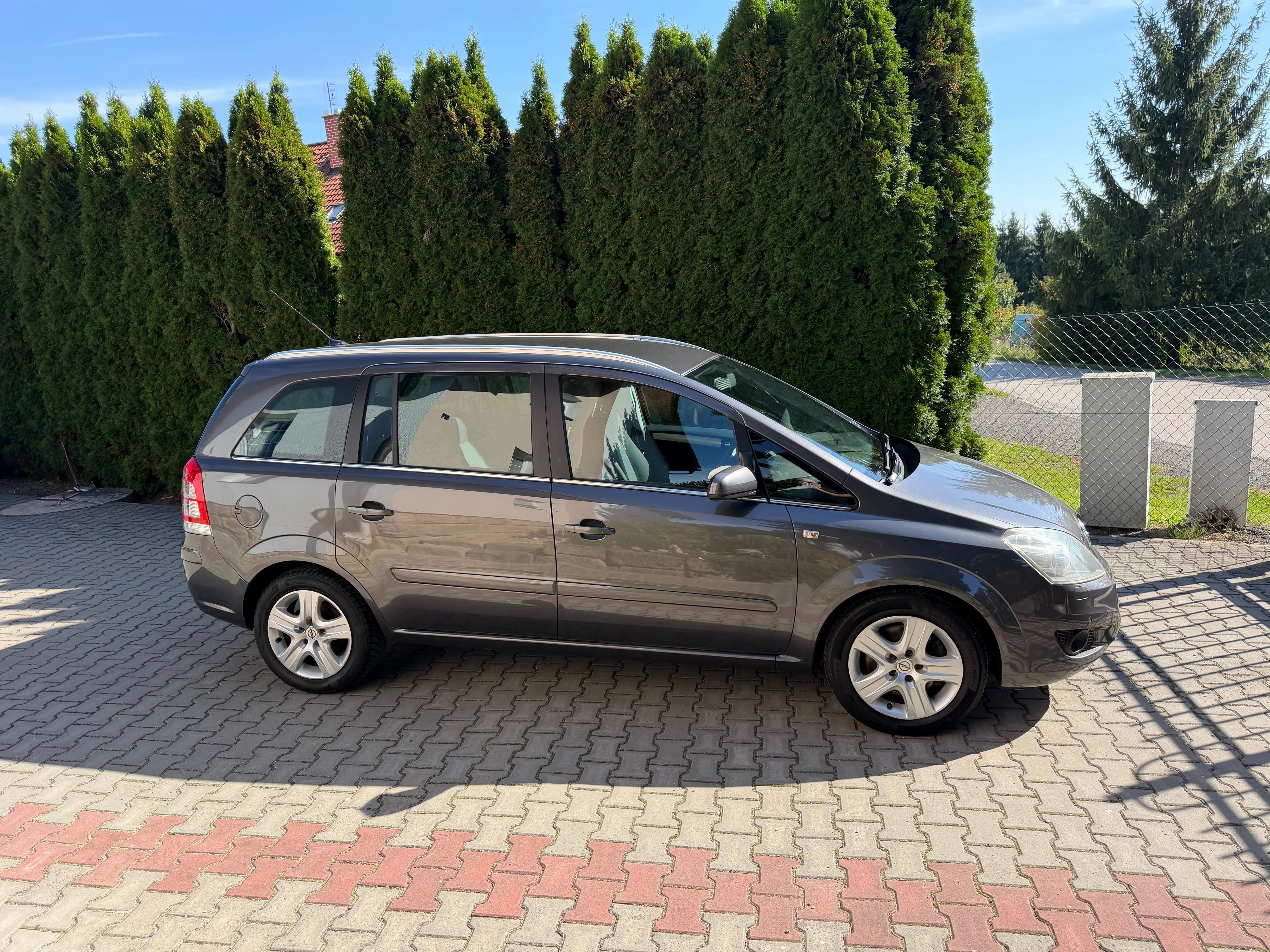 Opel Zafira, 1,9 CDTi /110KW Tažné , 7 Míst - fotka 2