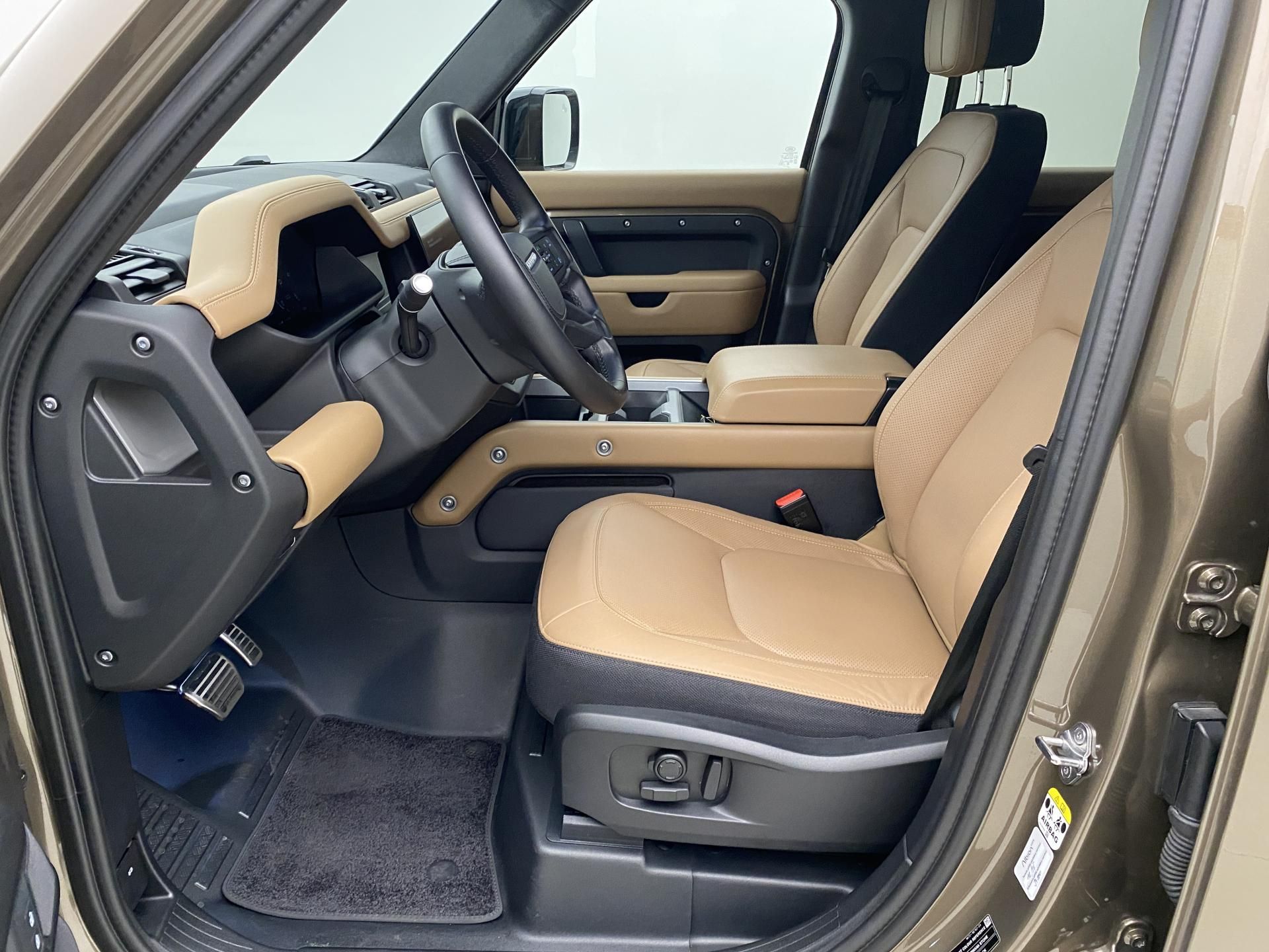 Land Rover Defender, 110 D300 X-DYNAMIC AWD AUT CZ - fotka 3