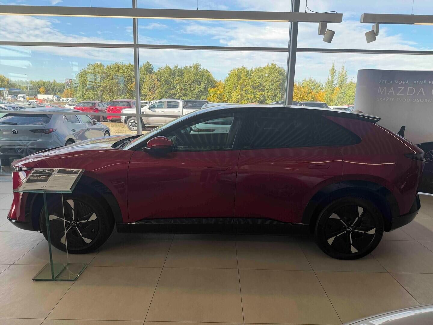 Mazda CX-6e, 2026   5WGN EV 258ps 1AT RWD T - fotka 4
