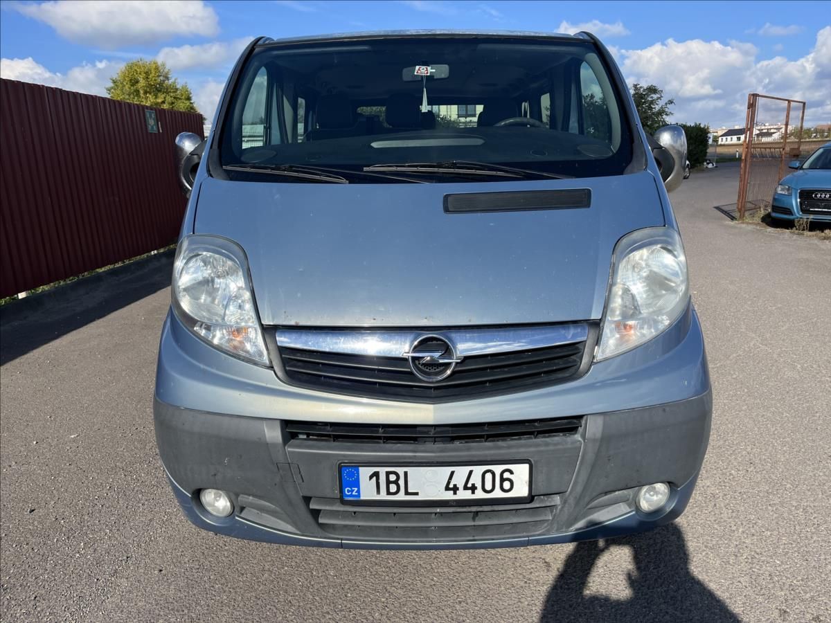 Opel Vivaro, 2,5 CDTi 9.MÍST SERVIS TAŽNÉ - fotka 2