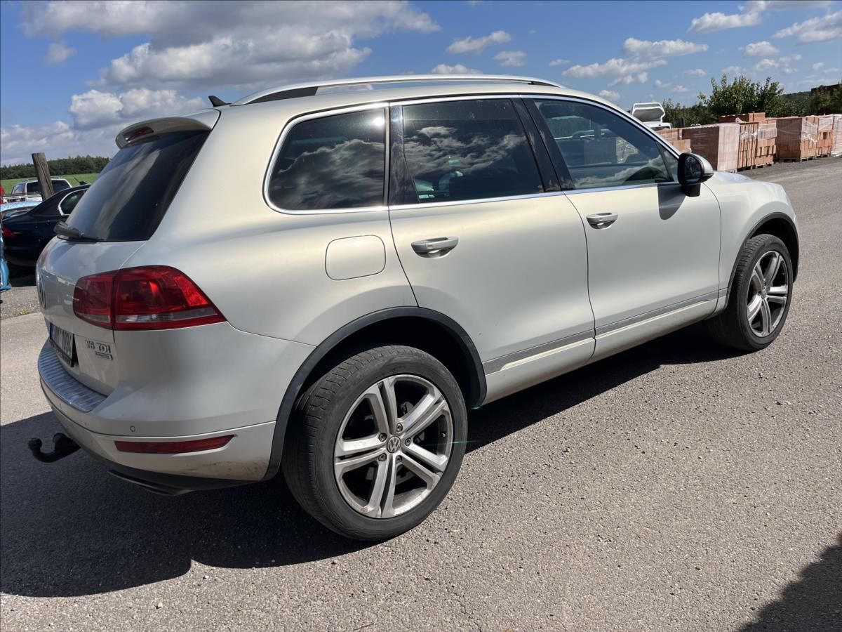 Volkswagen Touareg, 3,0 TDi V6 180KW 4x4 TAŽNÉ - fotka 5