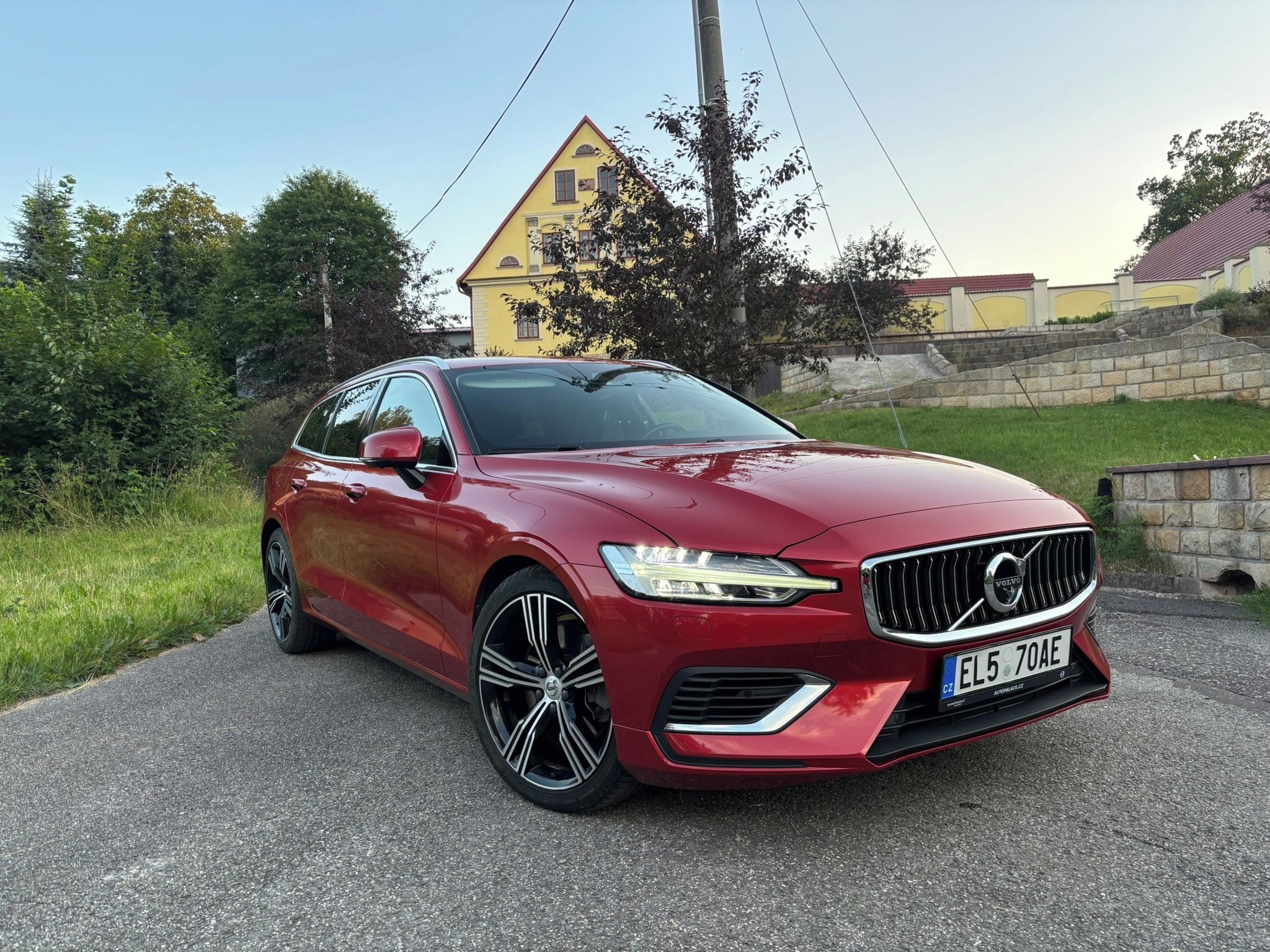 Volvo V60, 2,0 T6 257kw Recharge - fotka 4