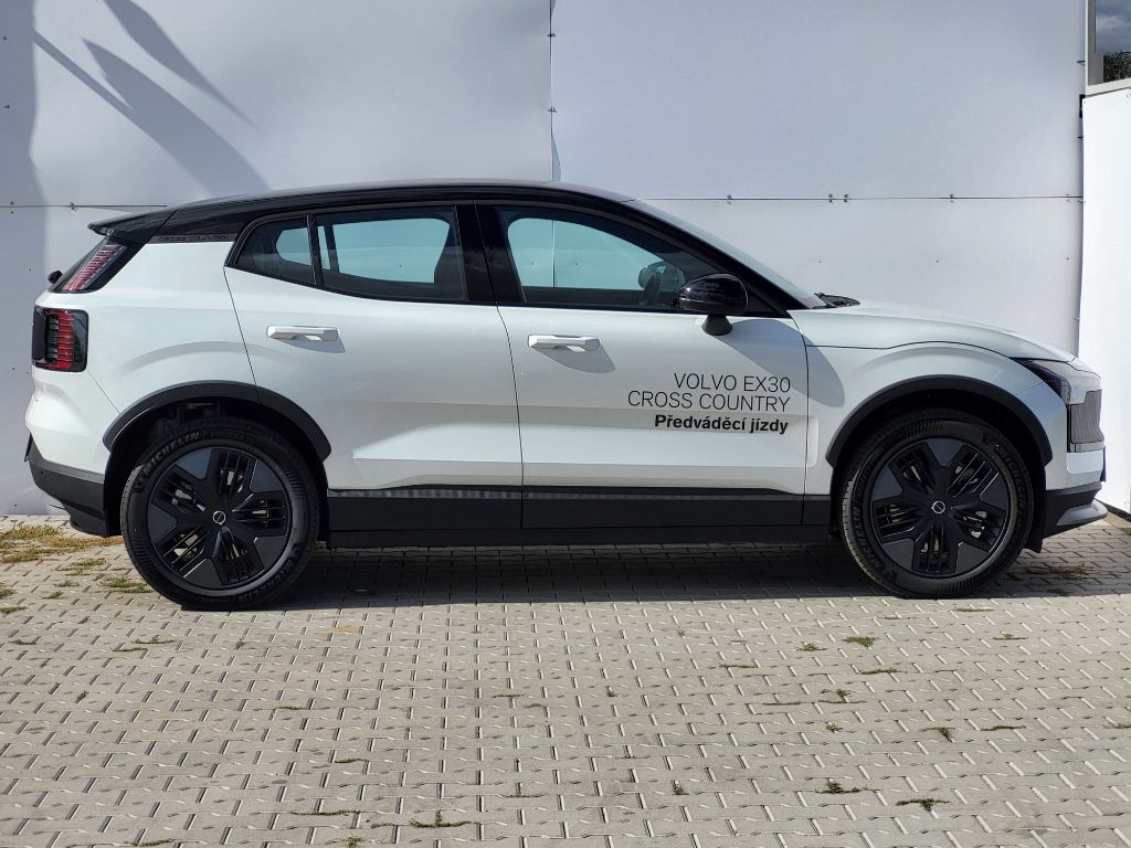 Volvo EX30, CROSS COUNTRY PLUS P8 AWD Elec - fotka 4