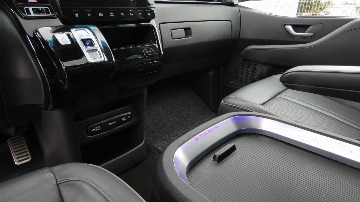 Hyundai Staria, 2.2 CRDi Luxury 4x4 Auto - fotka 6