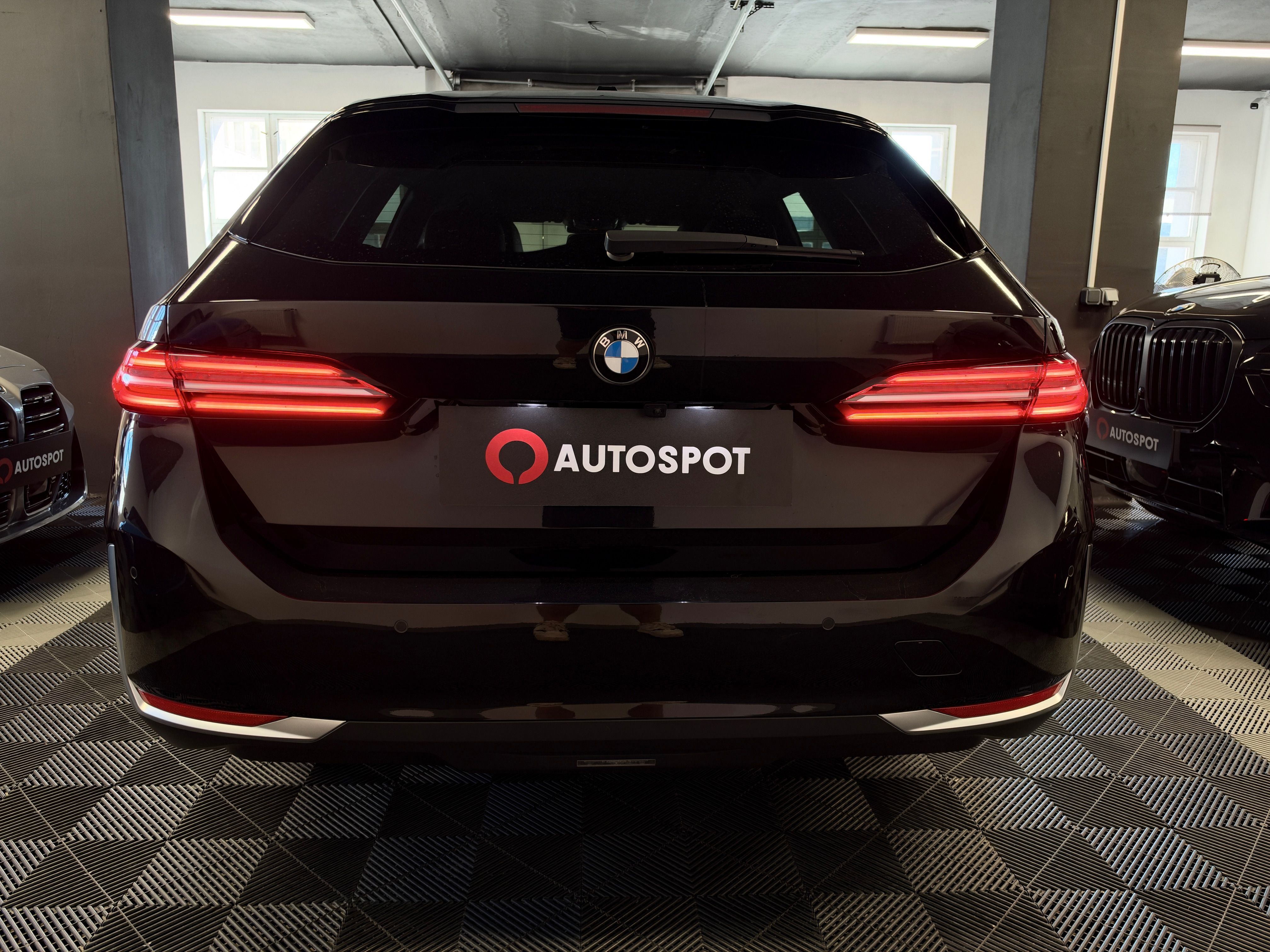 BMW Řada 5, Touring 520d xDrive - fotka 5
