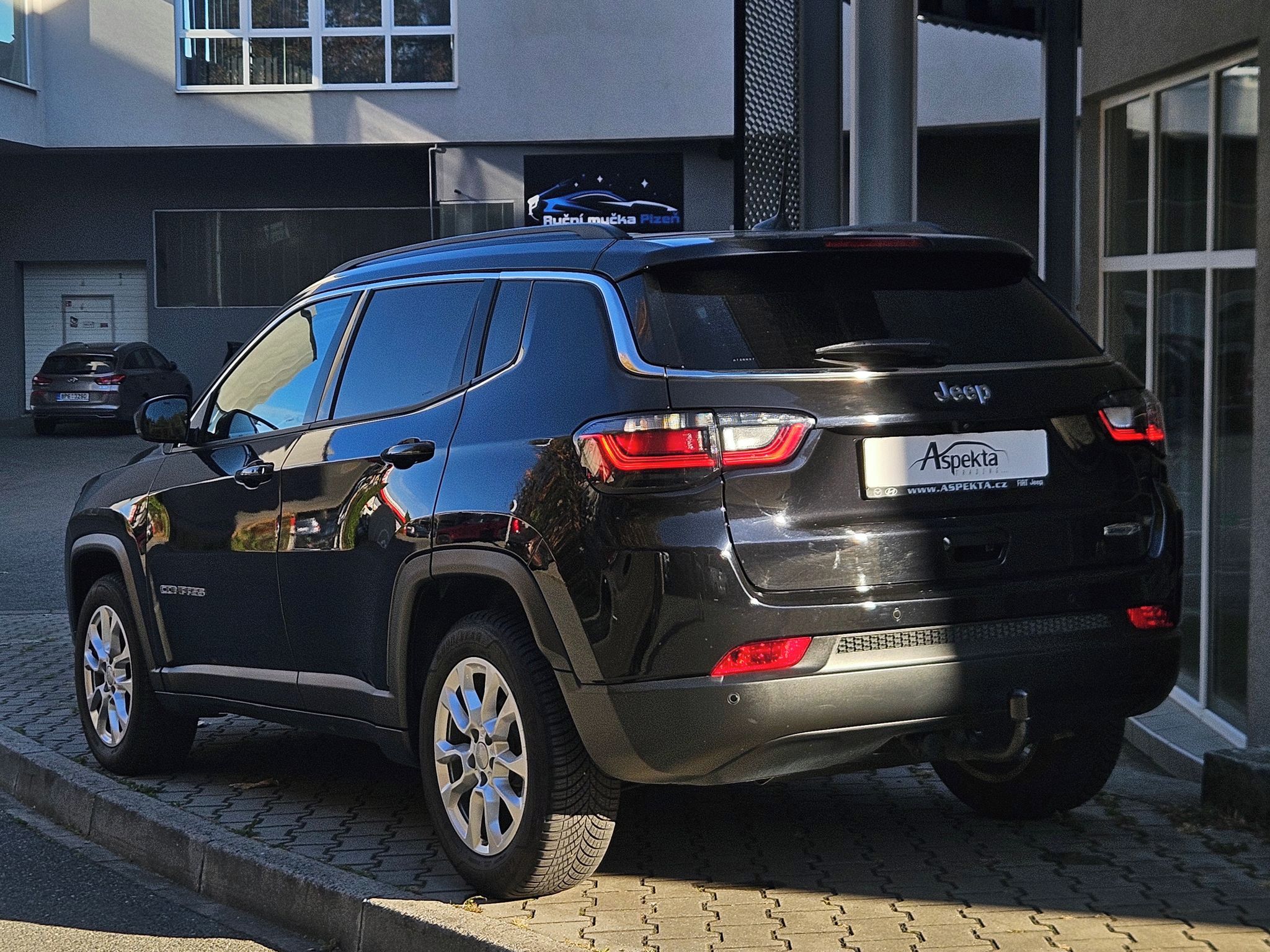 Jeep Compass, 1,3 T 96kW,Longitude,1.maj.,ČR - fotka 3
