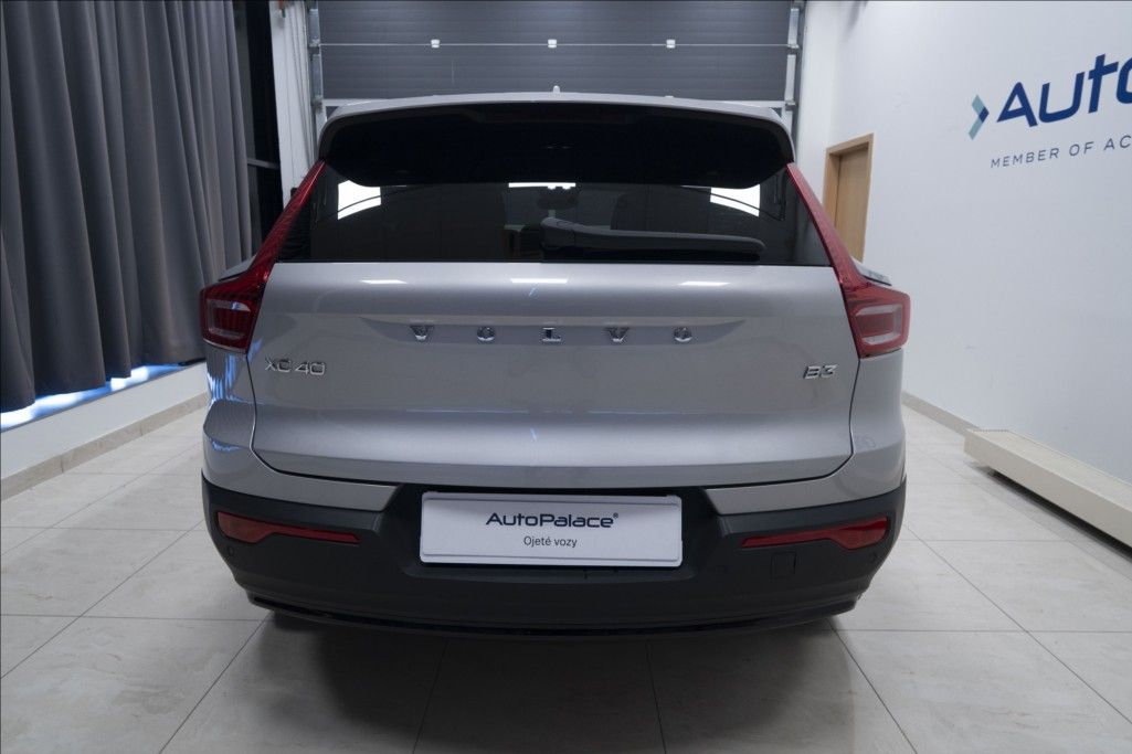 Volvo XC40, 2,0 B3 NAVI KAMERA 360° TAŽNÉ - fotka 5