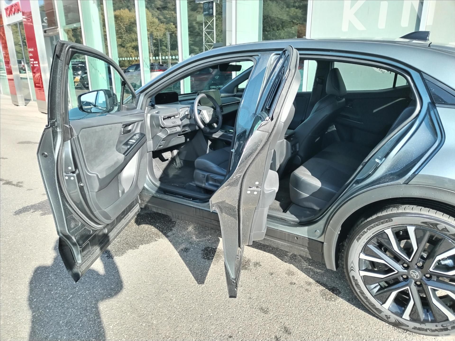 Toyota C-HR, BEV 77 kWh 224k  STYLE DYNAMIC - fotka 4