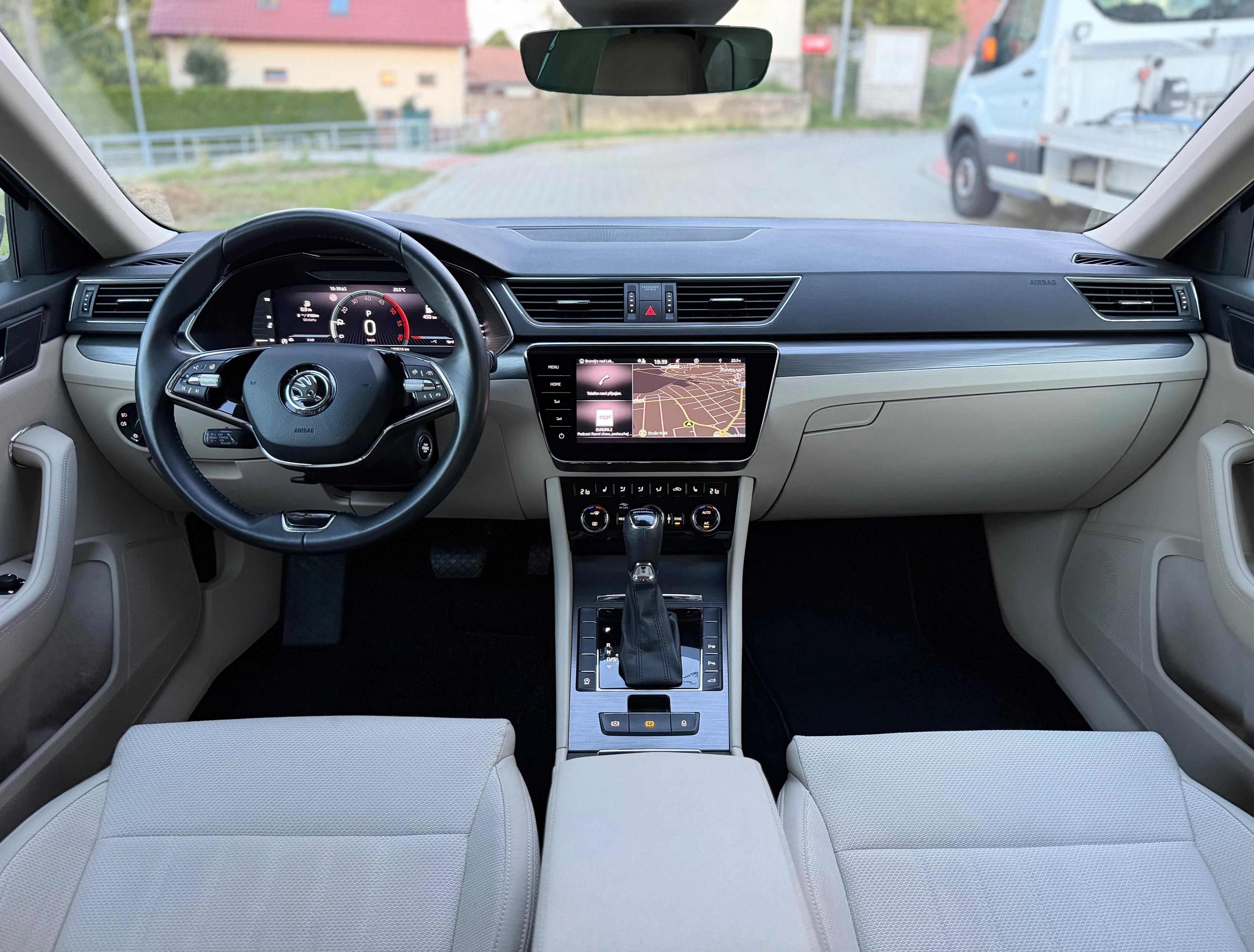 Škoda Superb, DSG Style | světlý interiér - fotka 5
