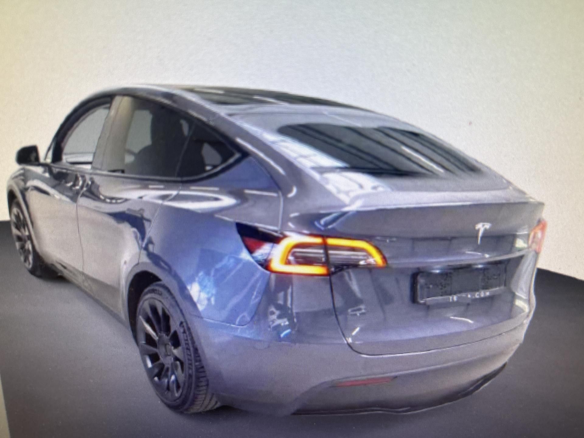 Tesla Model Y, RWD 220kw TZ SOH 93,0 % - fotka 4