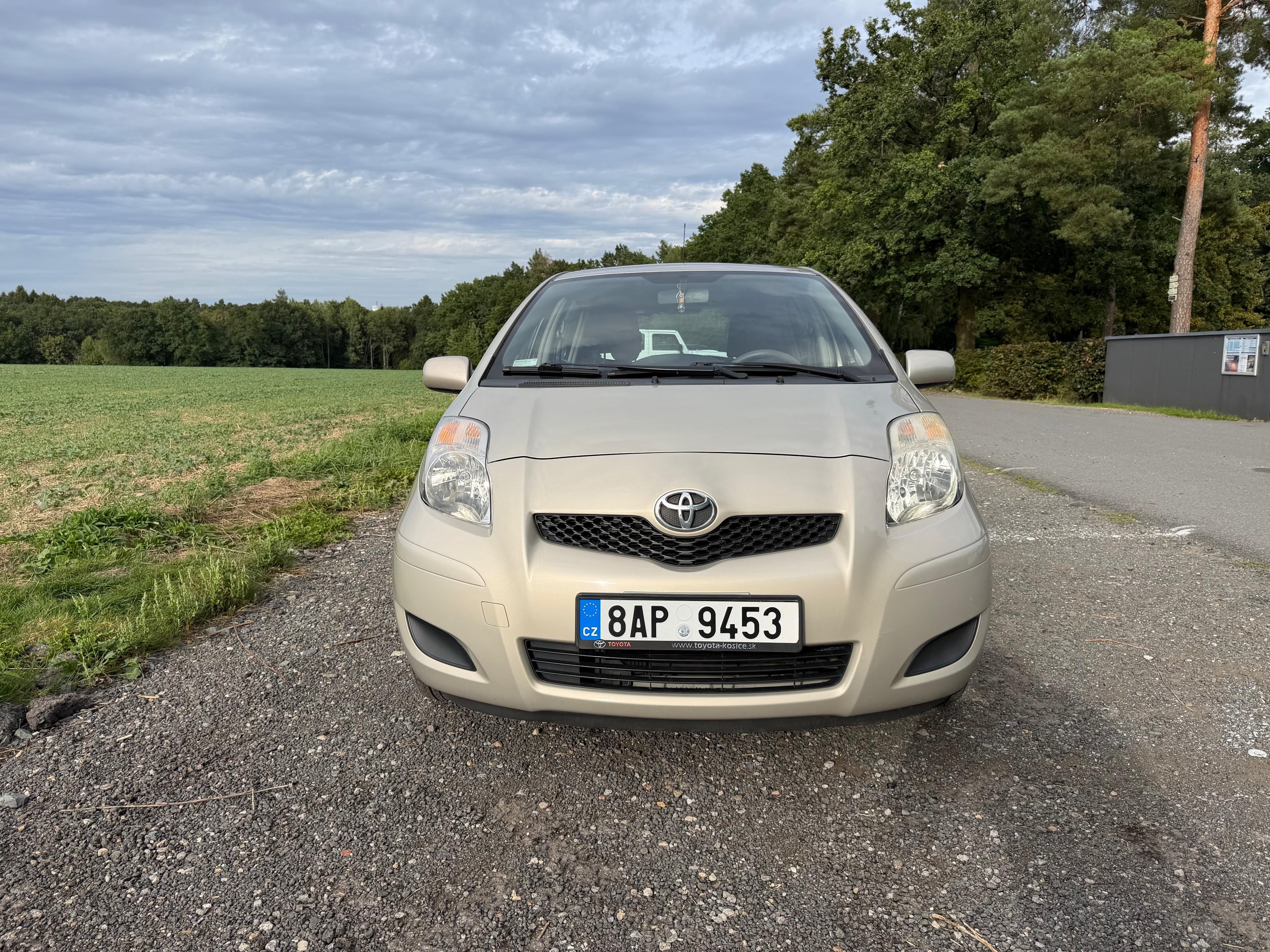 Toyota Yaris, 1.0i 2009 51kw 139tis km - fotka 2