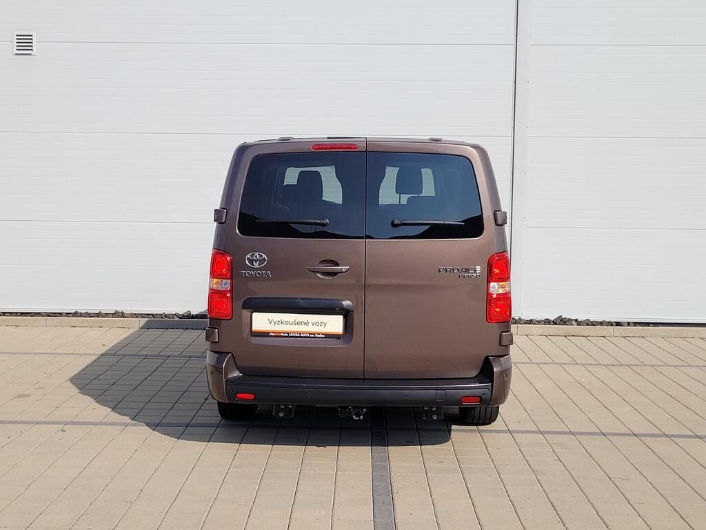 Toyota Proace Verso, Shuttle 2.0 2.0 D 130 kW - fotka 6
