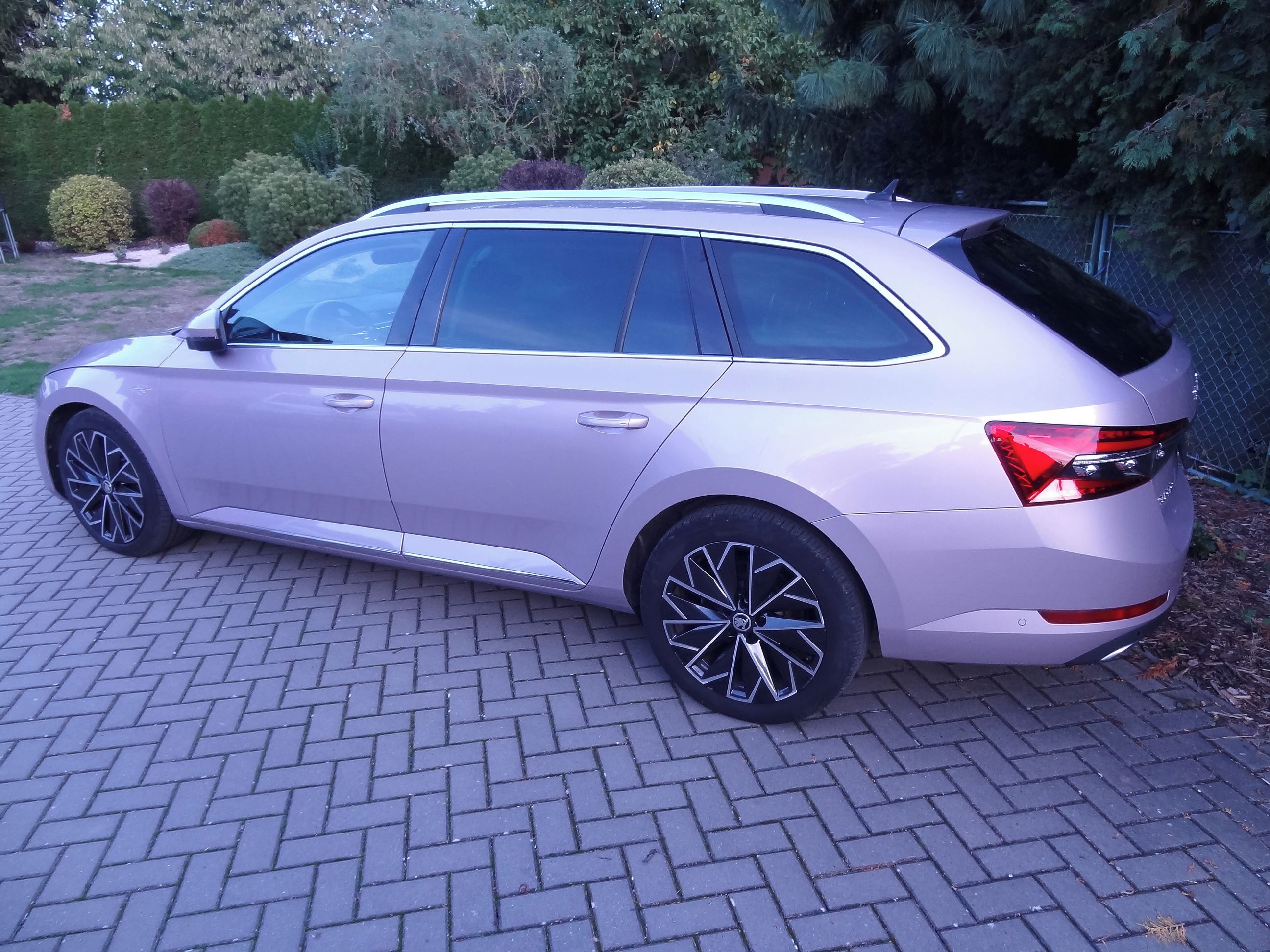 Škoda Superb, L&K,TDI,147 kW,4x4,CZ,1MAJ,TOP - fotka 4