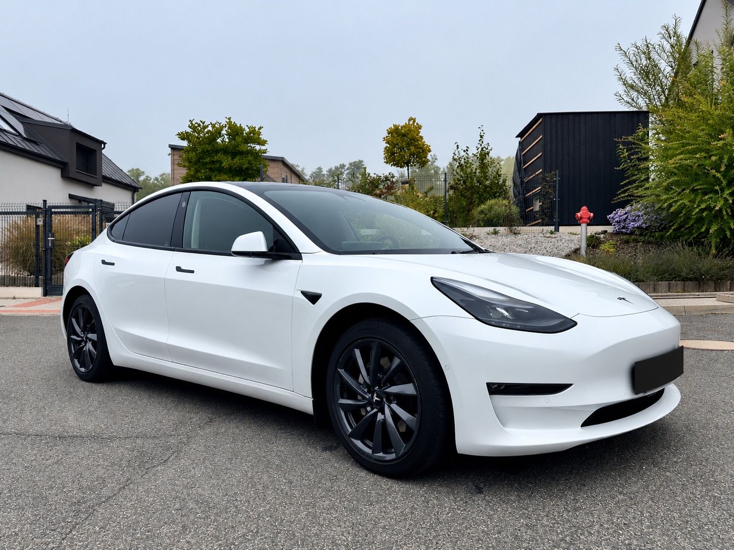Tesla Model 3, Long Range AWD • - fotka 4