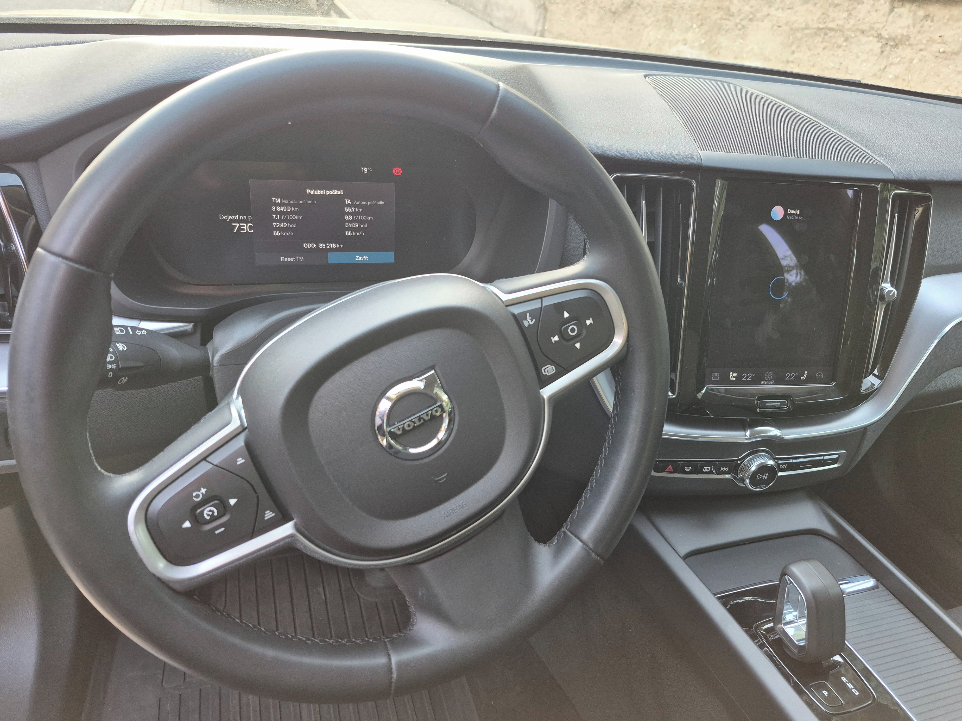 Volvo XC60, B4 AWD MOMENTUM AUT CZ nebour. - fotka 4